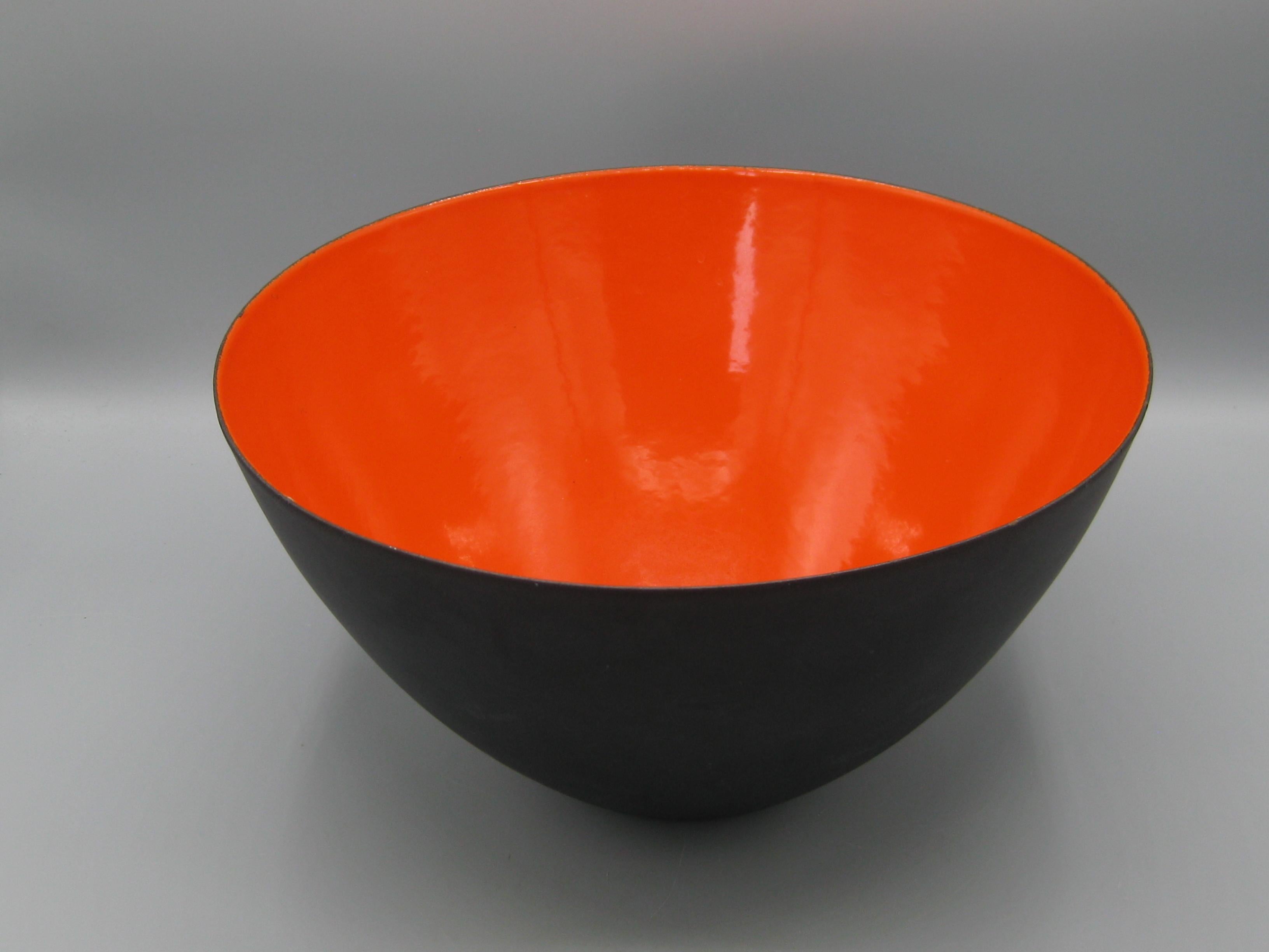 Wonderful early modernist large Krenit bowl designed by Danish designer Herbert Krenchel and dates from the 1950's. Made in Denmark and is signed on the bottom. The bowl has an orange enamel finish on the inside surface and a matte black outer