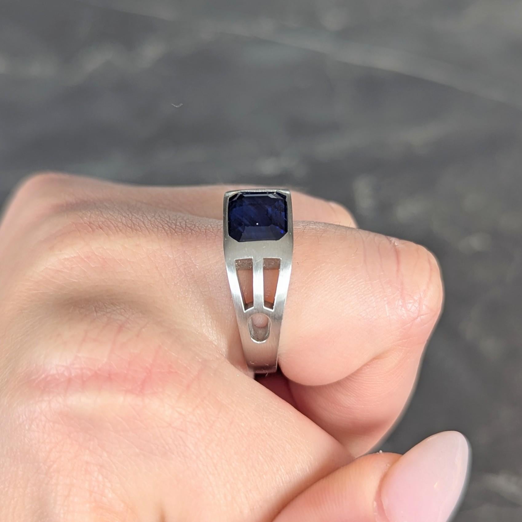 Anillo de sello modernista para hombre, geométrico, en platino, con zafiro azul de 5,60 quilates en venta 5