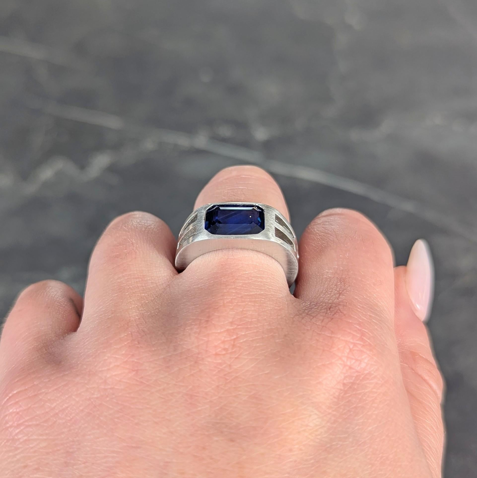 Anillo de sello modernista para hombre, geométrico, en platino, con zafiro azul de 5,60 quilates en venta 6