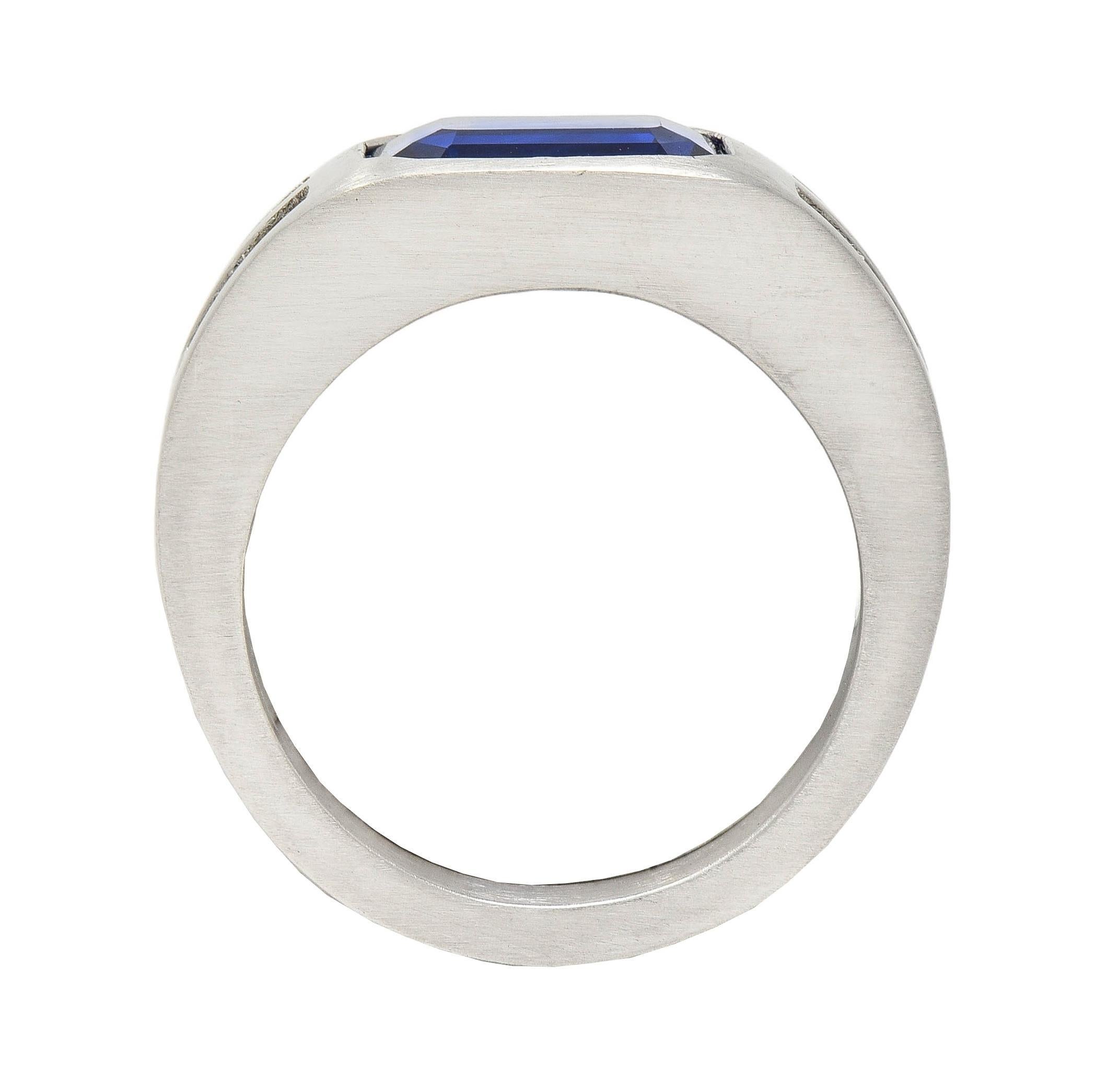 Anillo de sello modernista para hombre, geométrico, en platino, con zafiro azul de 5,60 quilates en venta 2