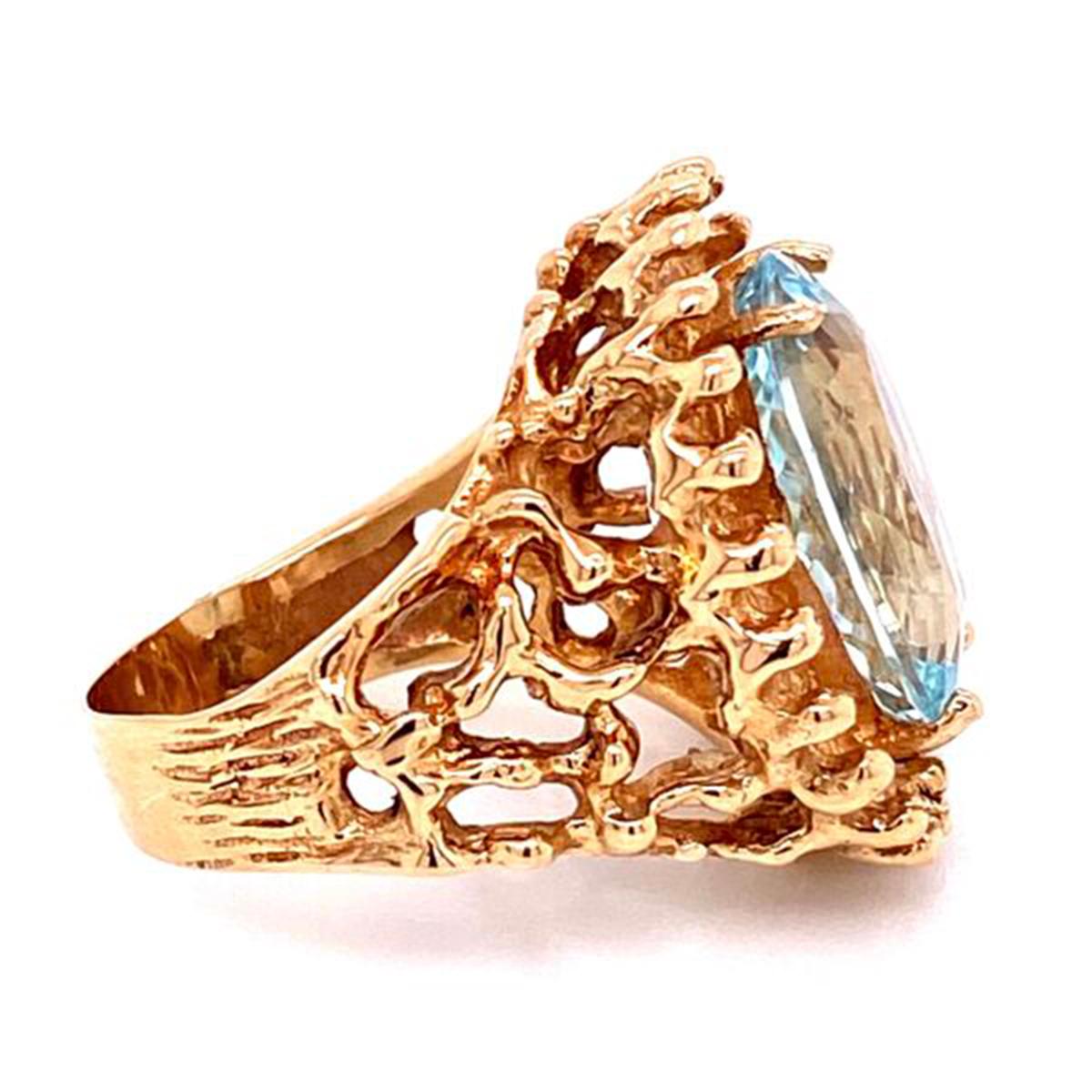 Modernist 8.92 Aquamarine Yellow Gold Cocktail Ring Fine Estate Jewelry In Excellent Condition In Montreal, QC