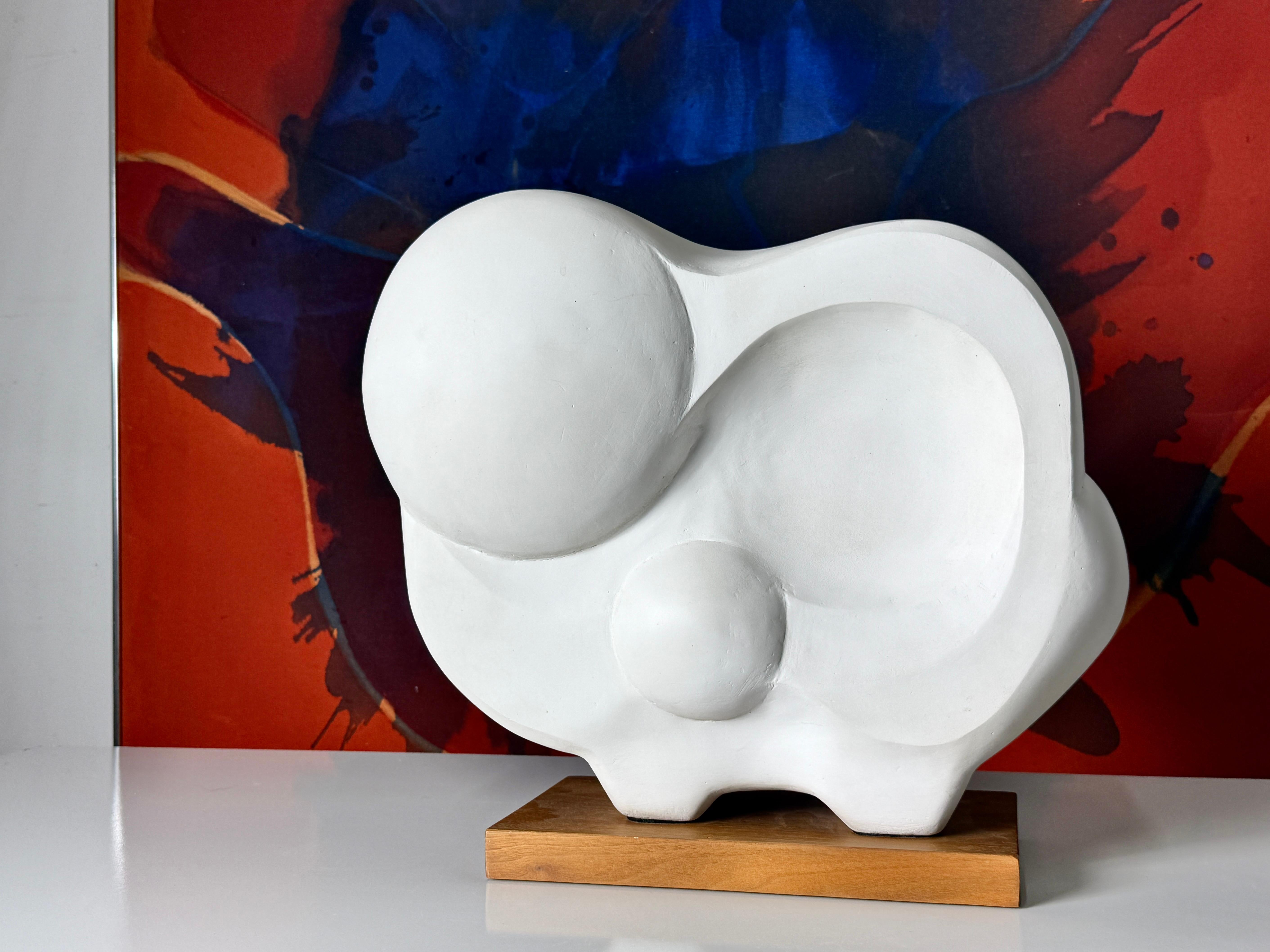 Fine XX secolo Modernist Abstract Freeform Artist Signed White Plaster Organic Sculpture 1990s in vendita