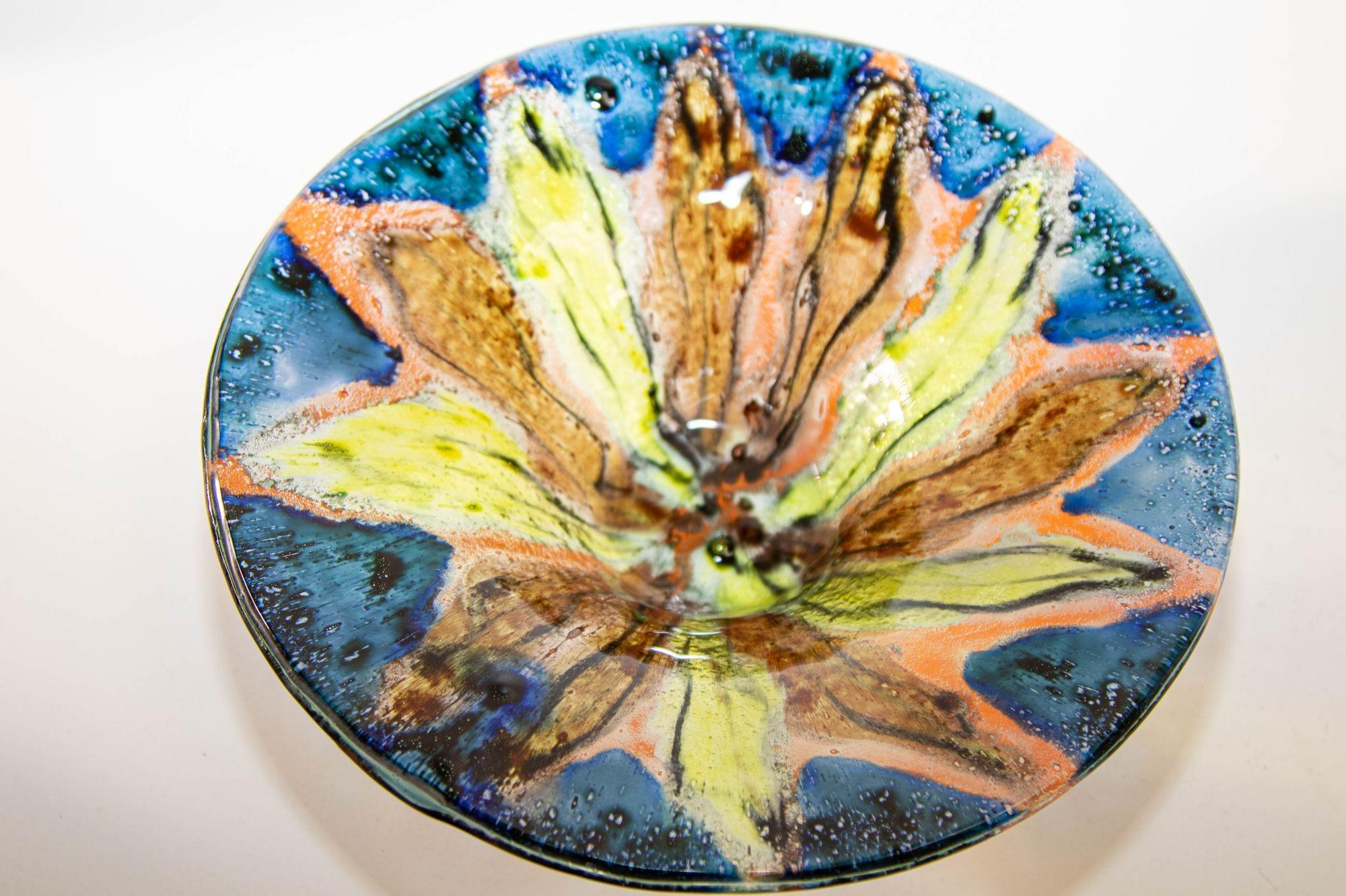 Hand-Crafted Modernist Abstract Colorful Art Glass Sunburst Bowl For Sale