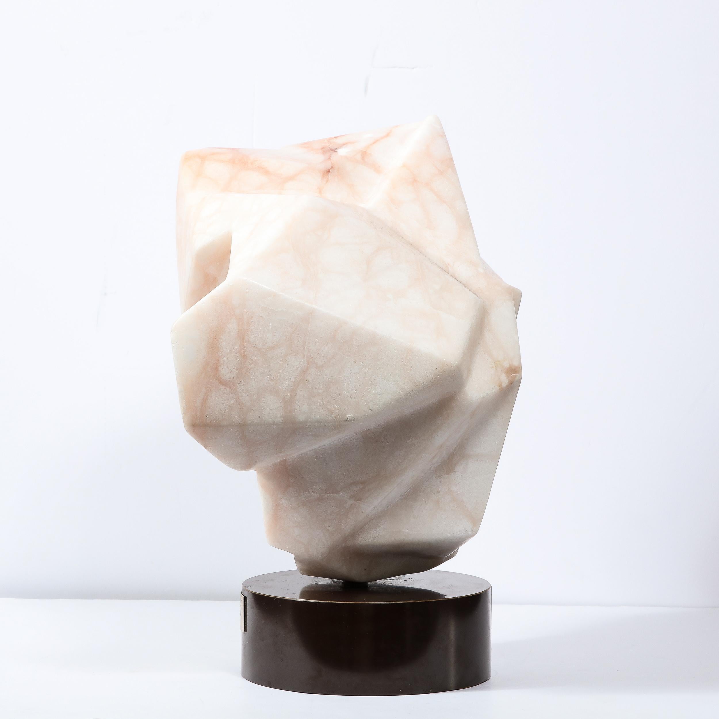 Moderne Sculpture géométrique abstraite moderniste abstraite en marbre exotique, « Triangles », de Dan Bedik  en vente