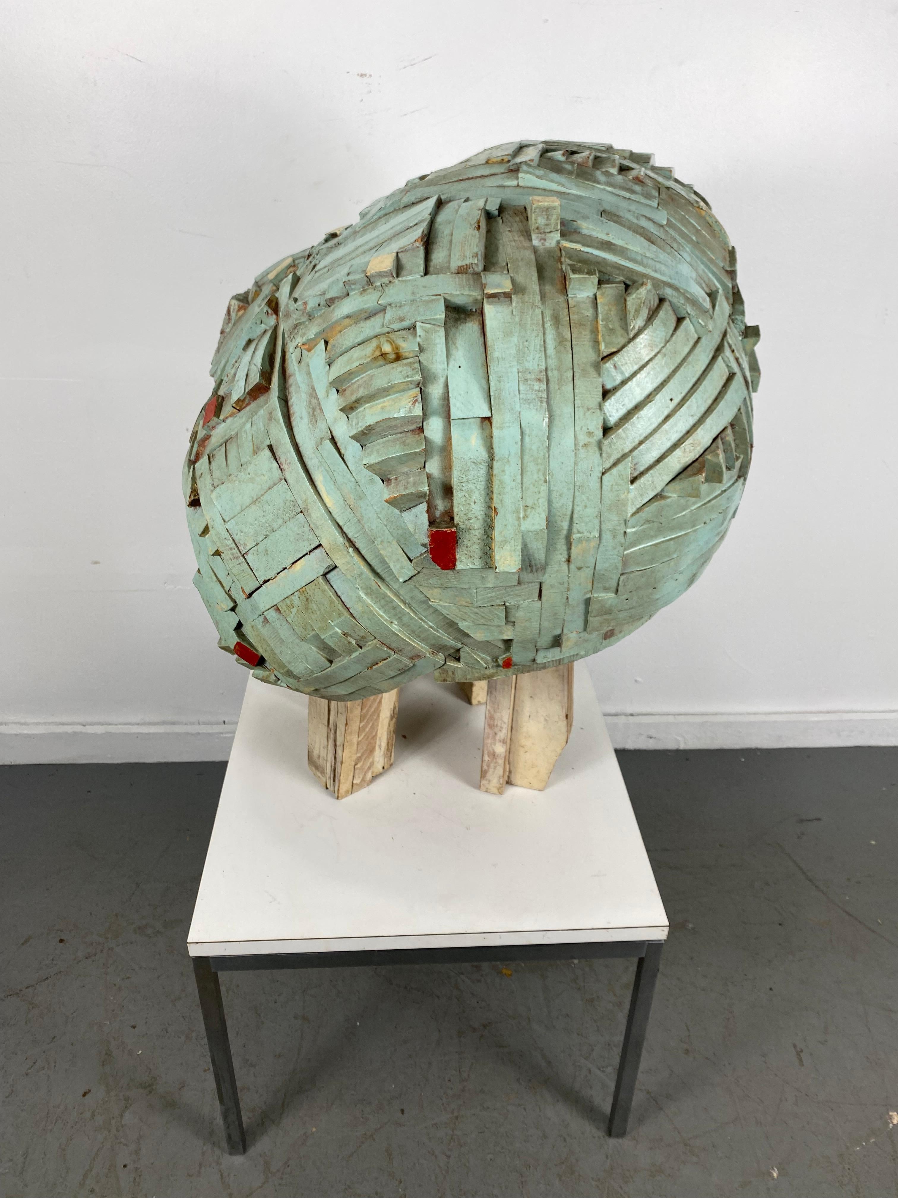 Abstraktes Stapelholz und bemalte Skulptur „Bug“ von Robert Brock, Modernistische Moderne (amerikanisch) im Angebot