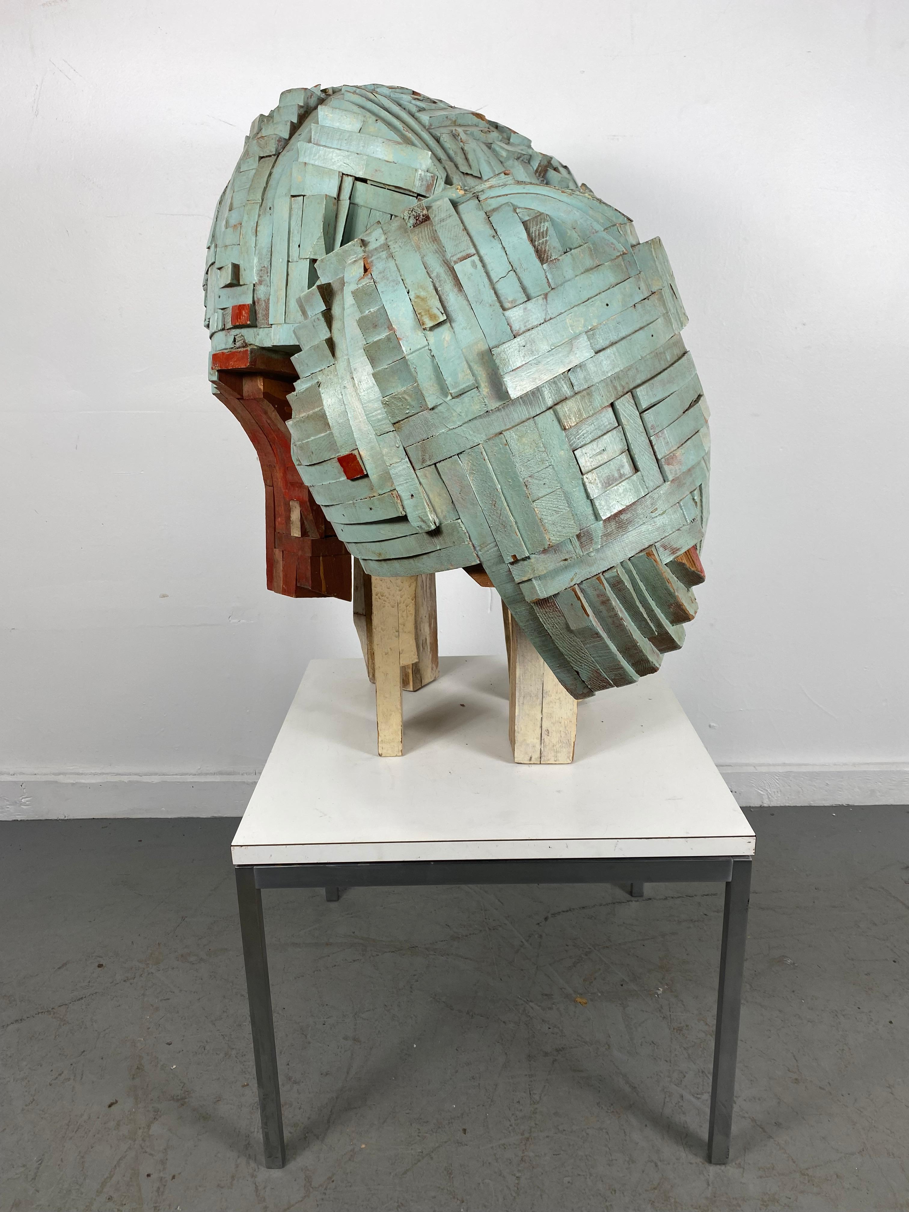 Abstraktes Stapelholz und bemalte Skulptur „Bug“ von Robert Brock, Modernistische Moderne (Holz) im Angebot