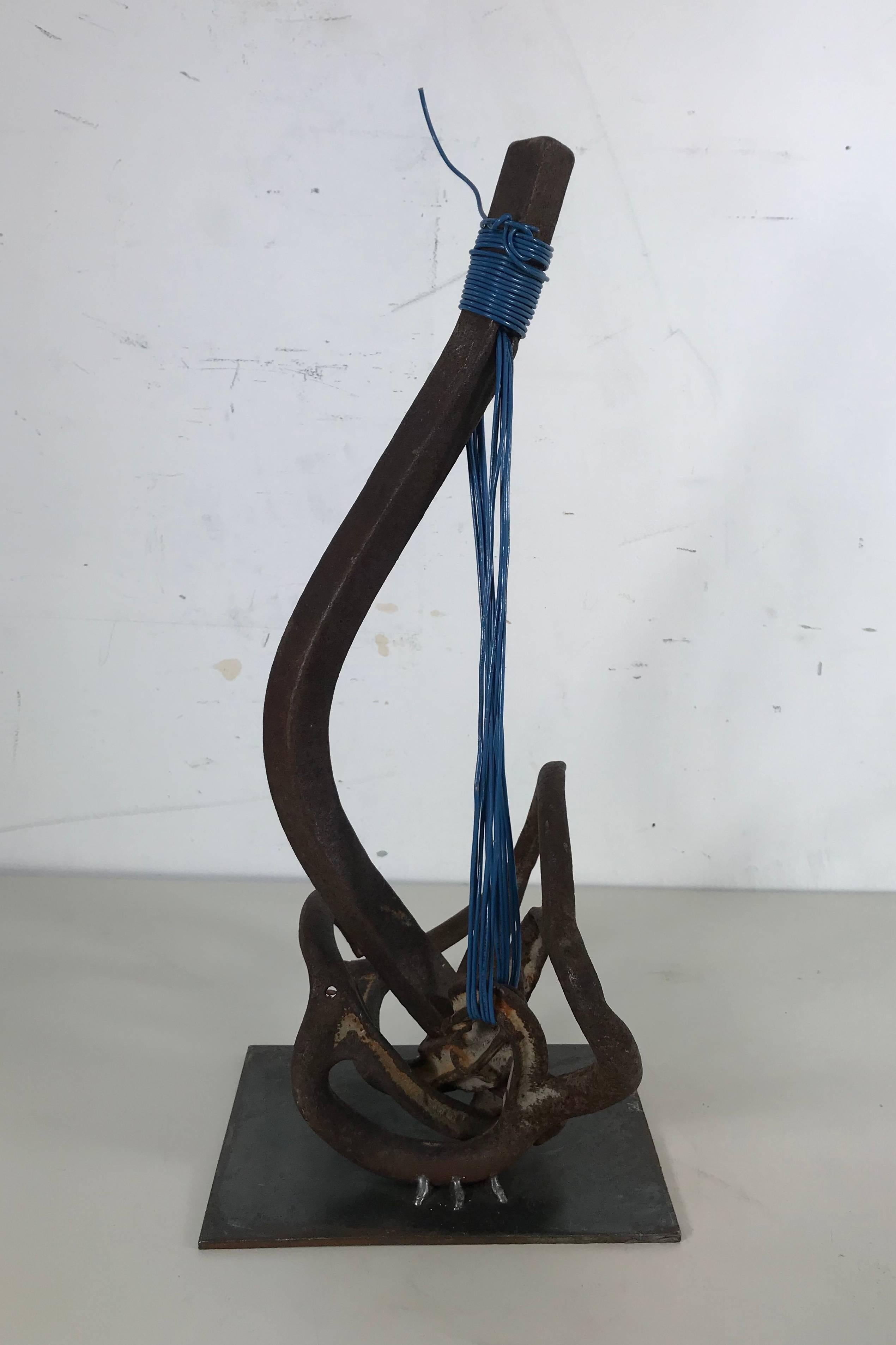 Escultura Modernista Abstracta de Acero, Guitarra Brutalista de John Metzen en Desgastado estado para la venta en Buffalo, NY