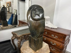 Sculpture de pierre abstraite moderniste