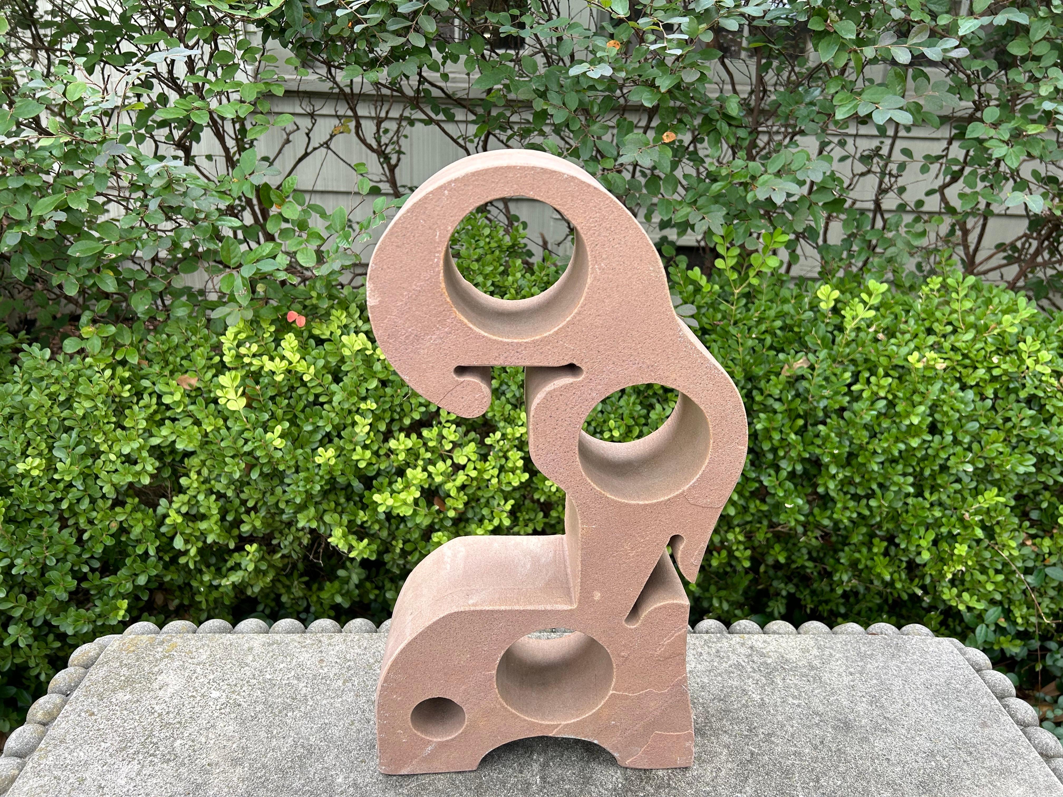 Escultura modernista abstracta de piedra Moderno orgánico en venta
