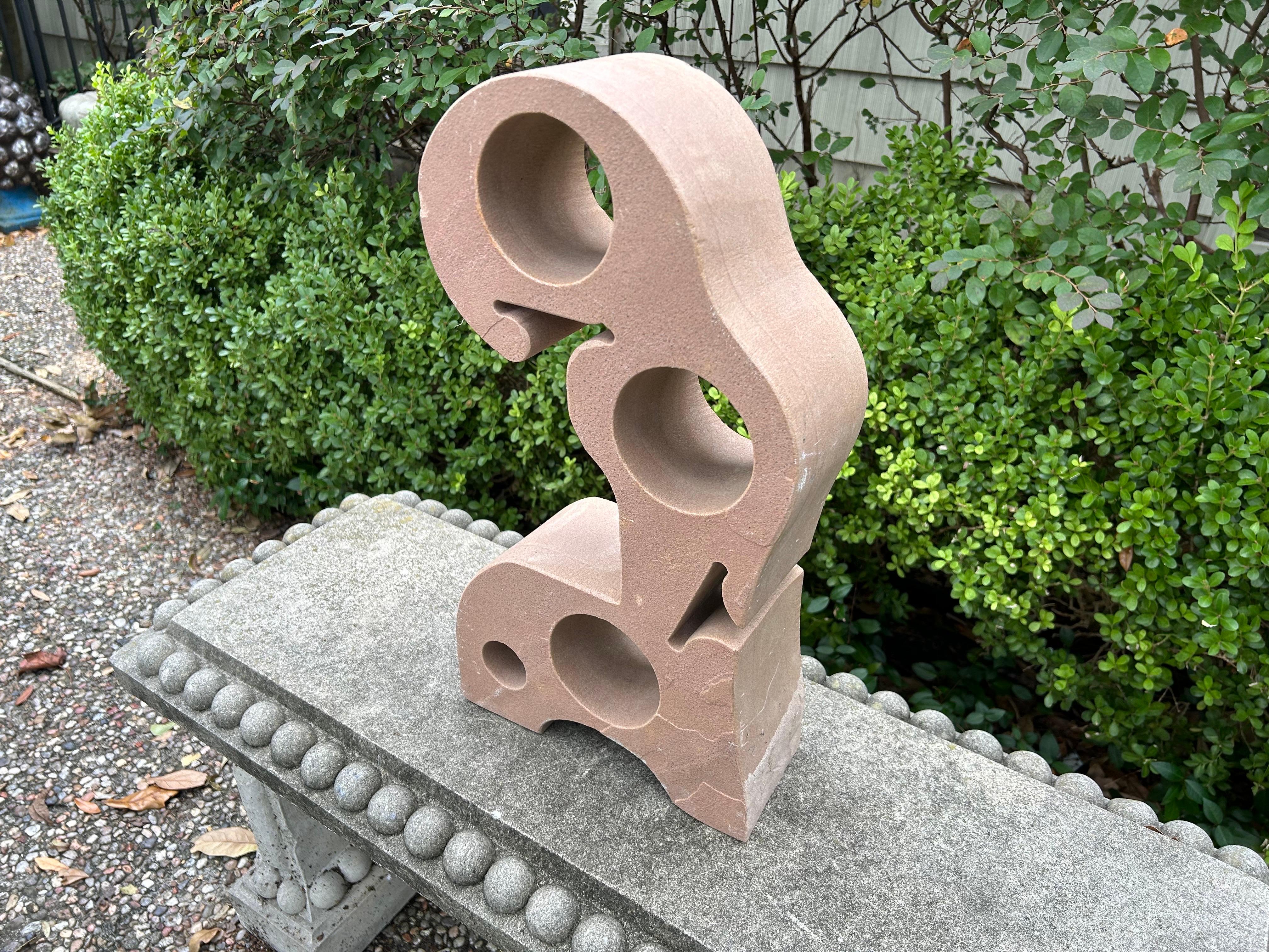 Escultura modernista abstracta de piedra Desconocido en venta