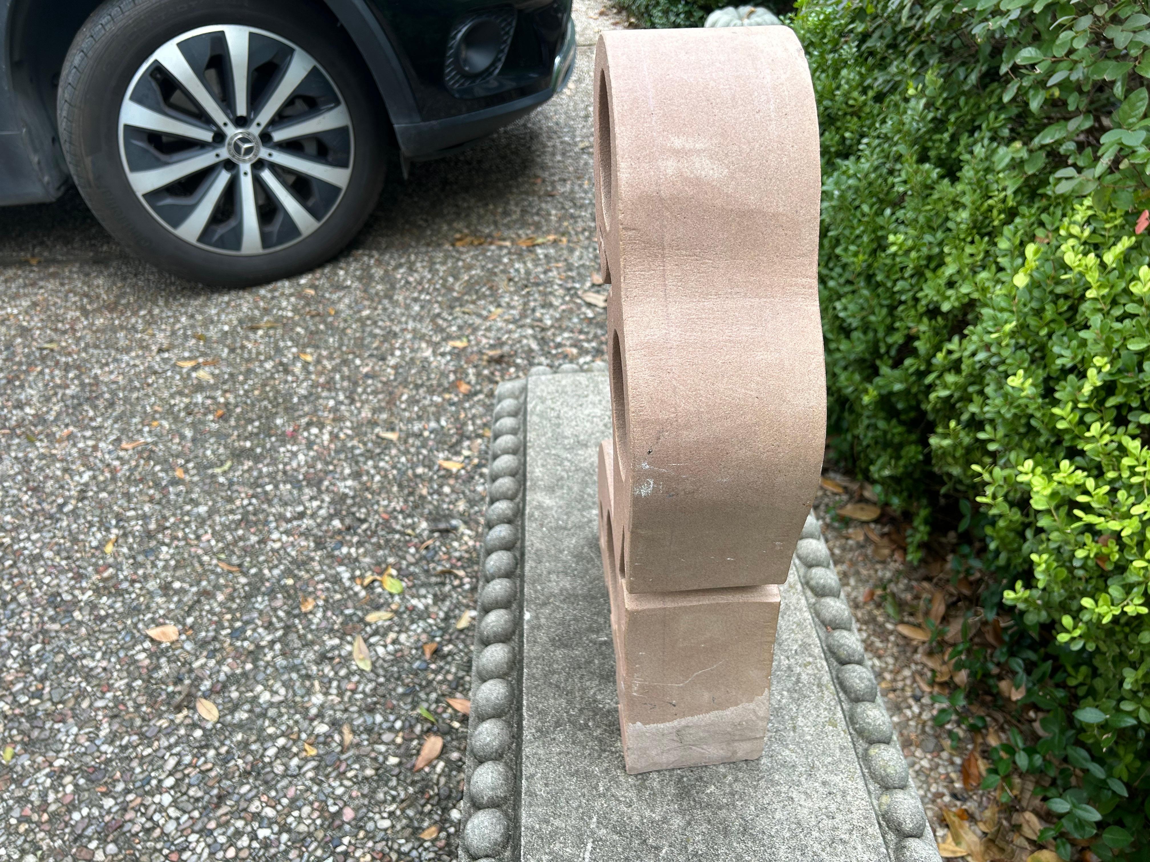 Escultura modernista abstracta de piedra en Bueno estado para la venta en Houston, TX