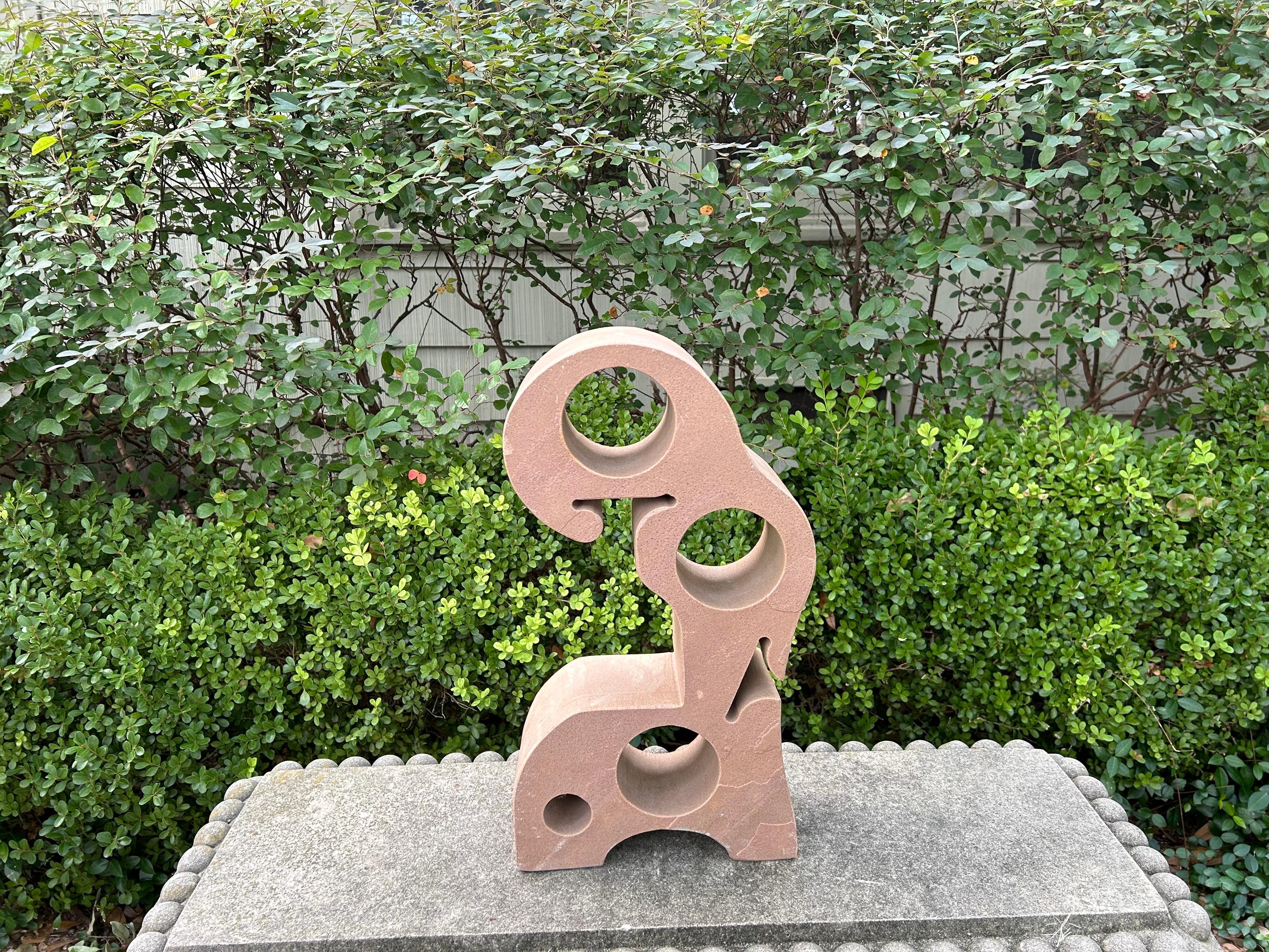 Escultura modernista abstracta de piedra en venta 2