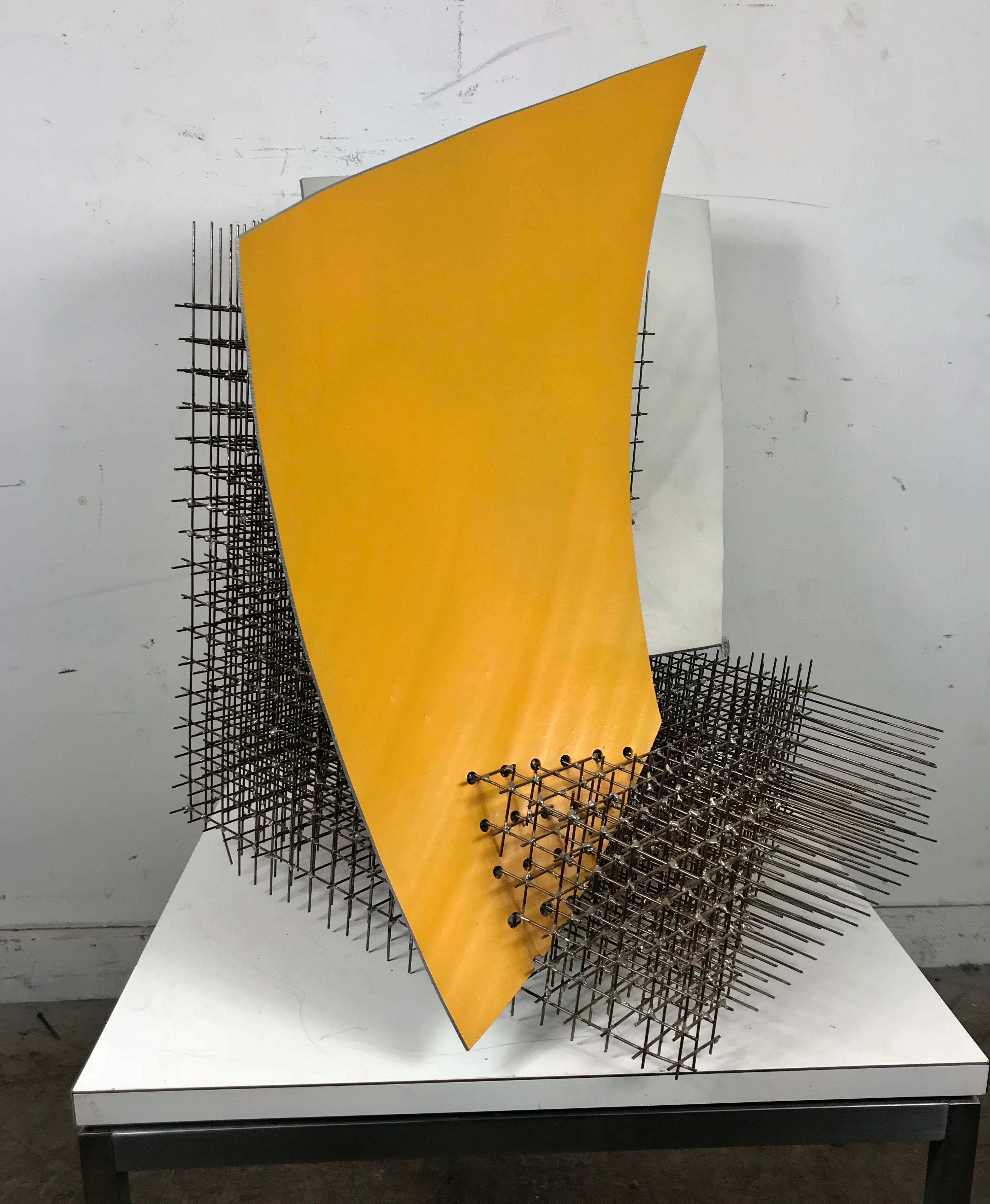 Sculpture abstraite moderniste en acier soudé blanc jaune « Yellow White » de Robert Brock en vente 1