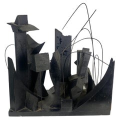 Abstrakte modernistische Skulptur aus Holz und Draht in der Art von Louise Nevelson