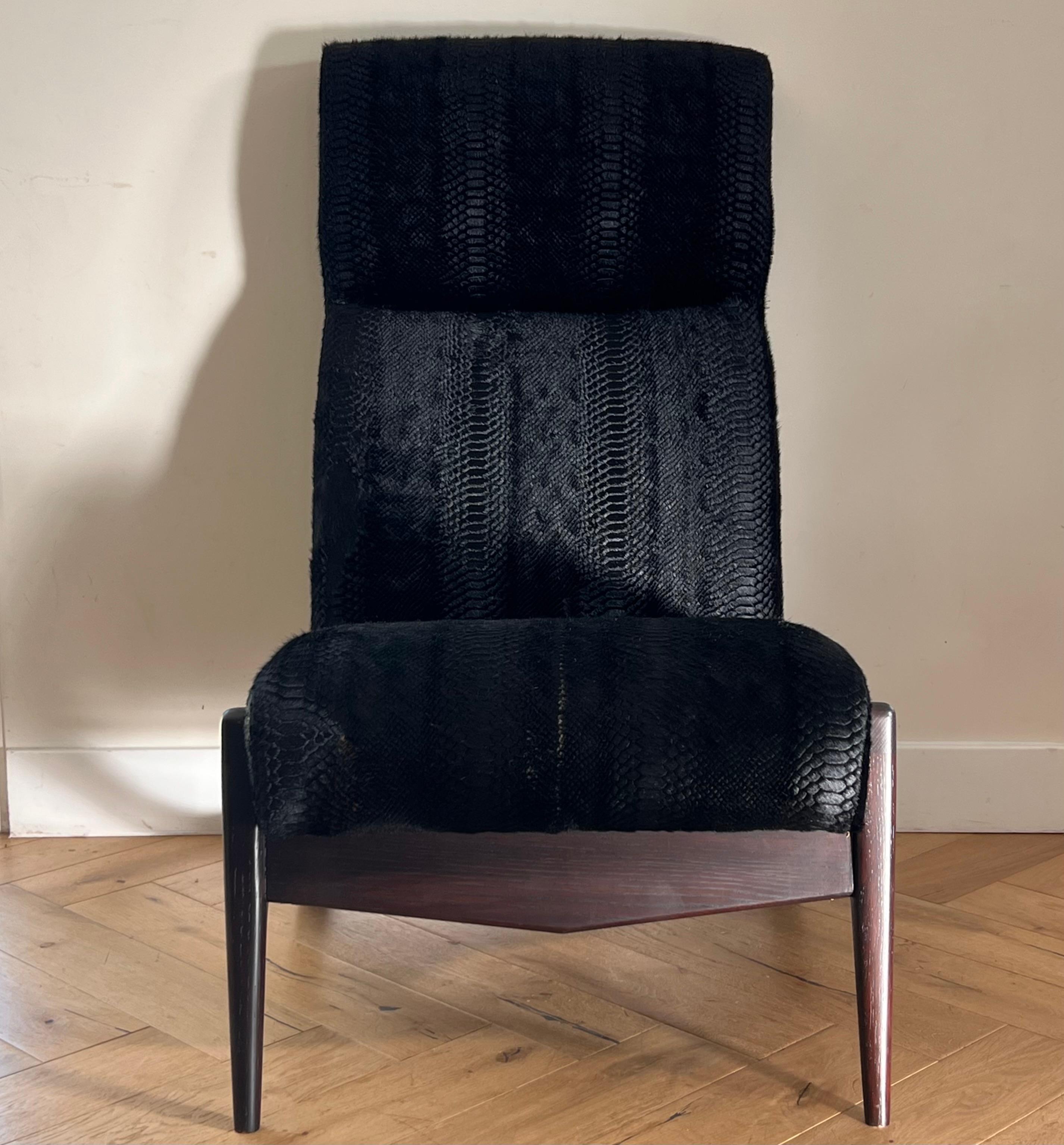 Modernistischer Akzentstuhl aus schwarzem Rindsleder und ebonisierter Eiche, Ende des 20. im Angebot 7