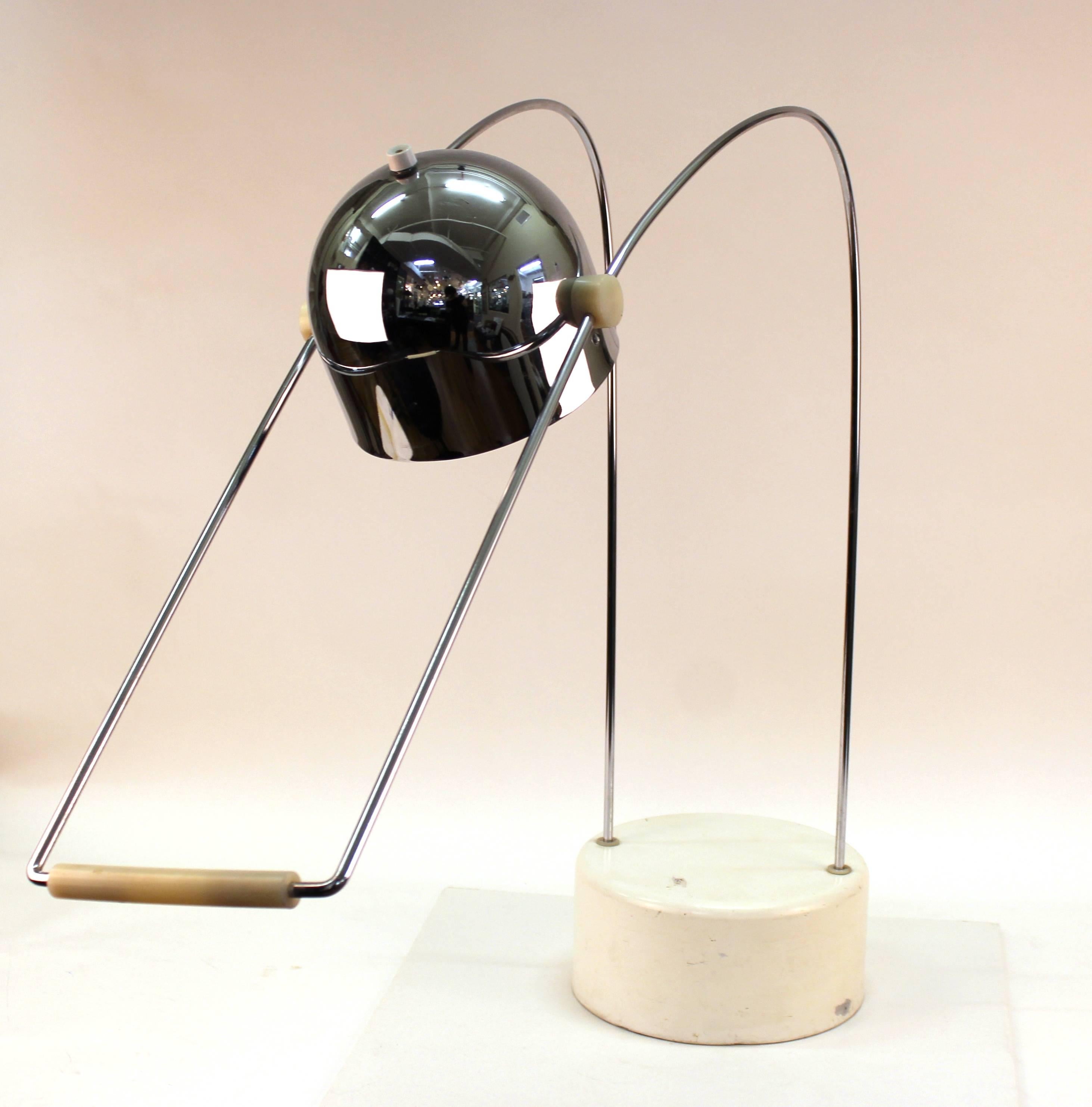 Modernist Adjustable Chrome Desk Lamp In Good Condition In New York, NY