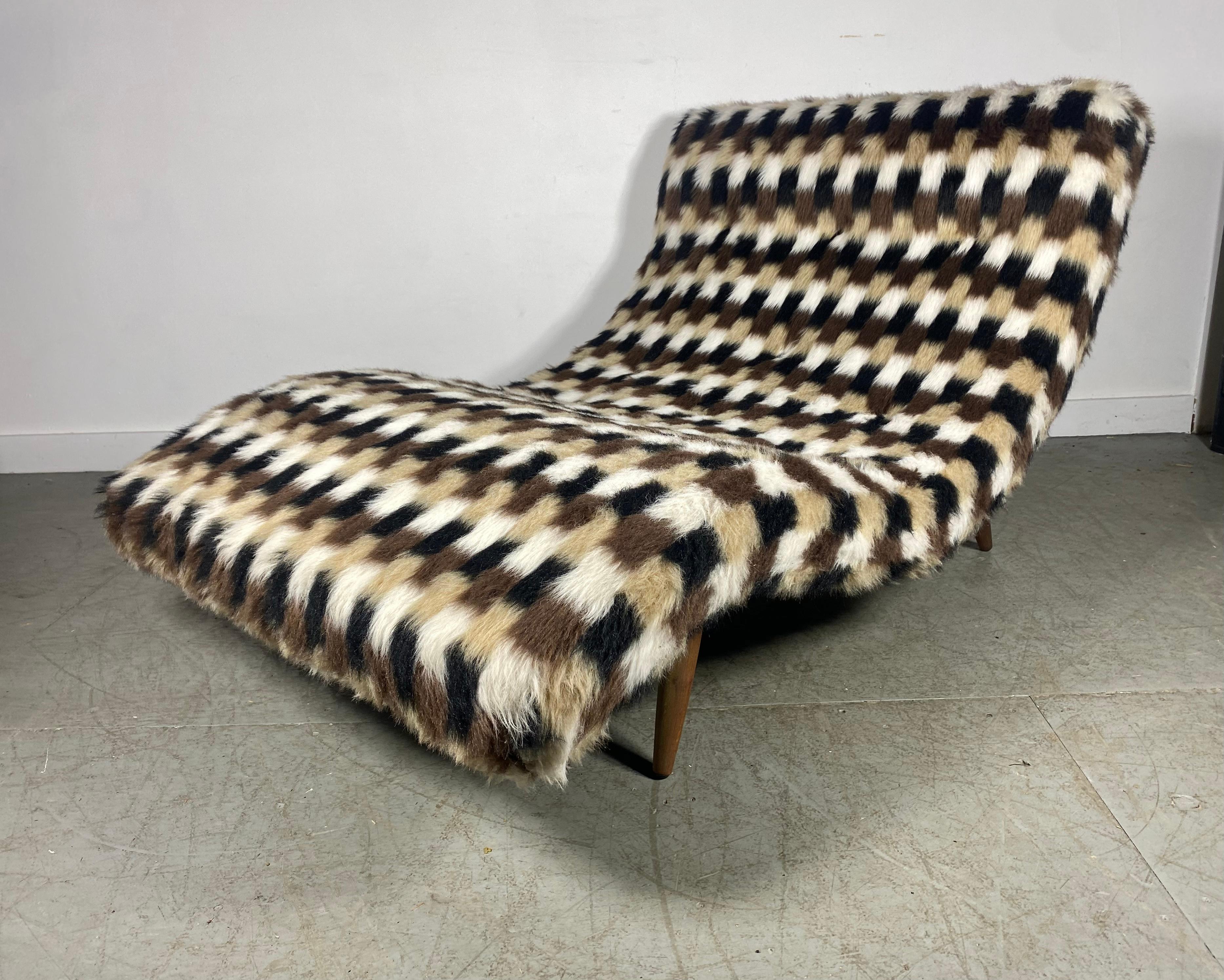 Modernist Adrian Pearsall Wave Chaise Lounge in original geometric fabric 4
