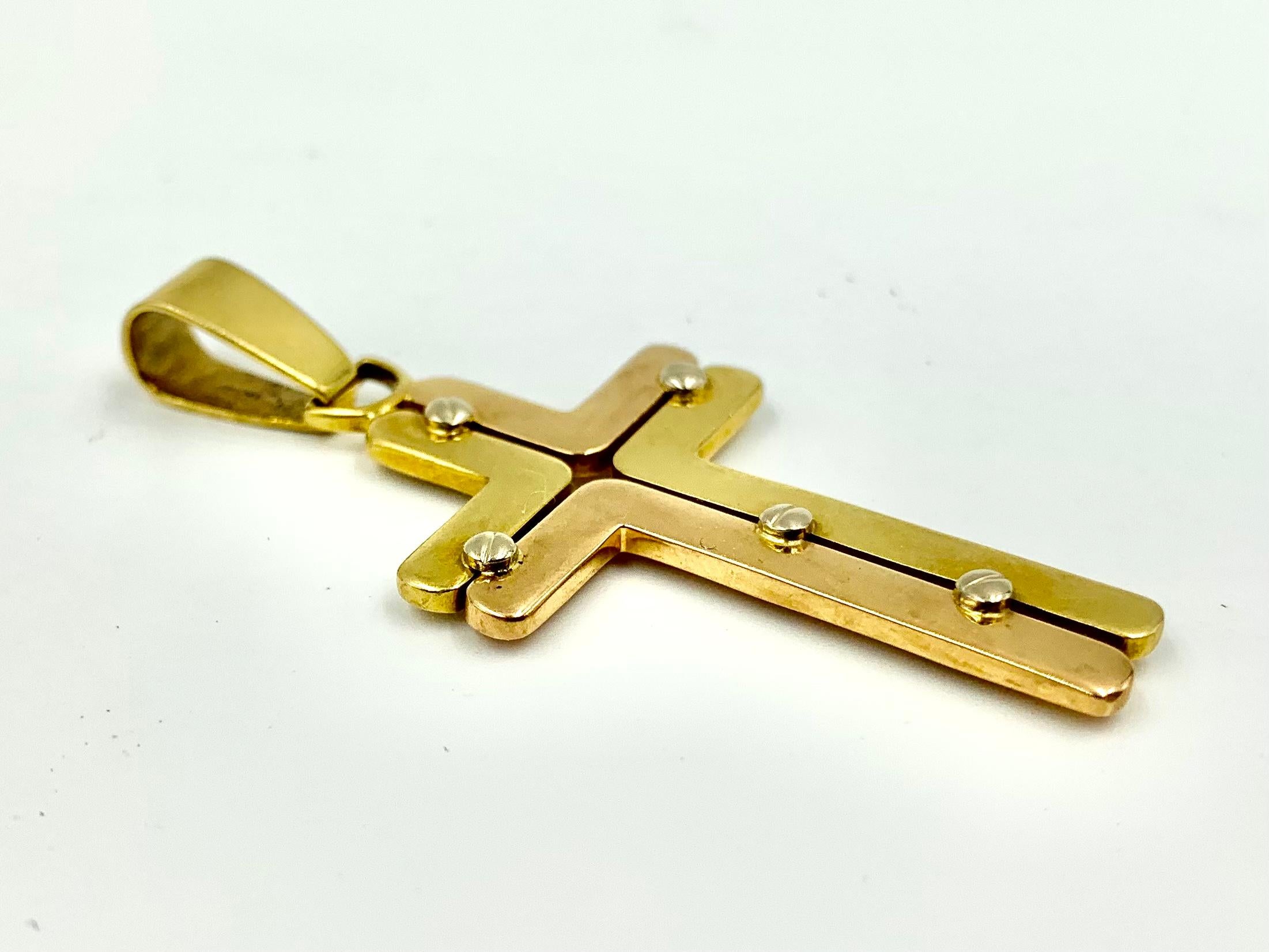 Italienisches modernistisches italienisches Kreuz von Adriano Chimento aus 18 Karat dreifarbigem Gelb-, Rosé- und Weißgold (Modernistisch)