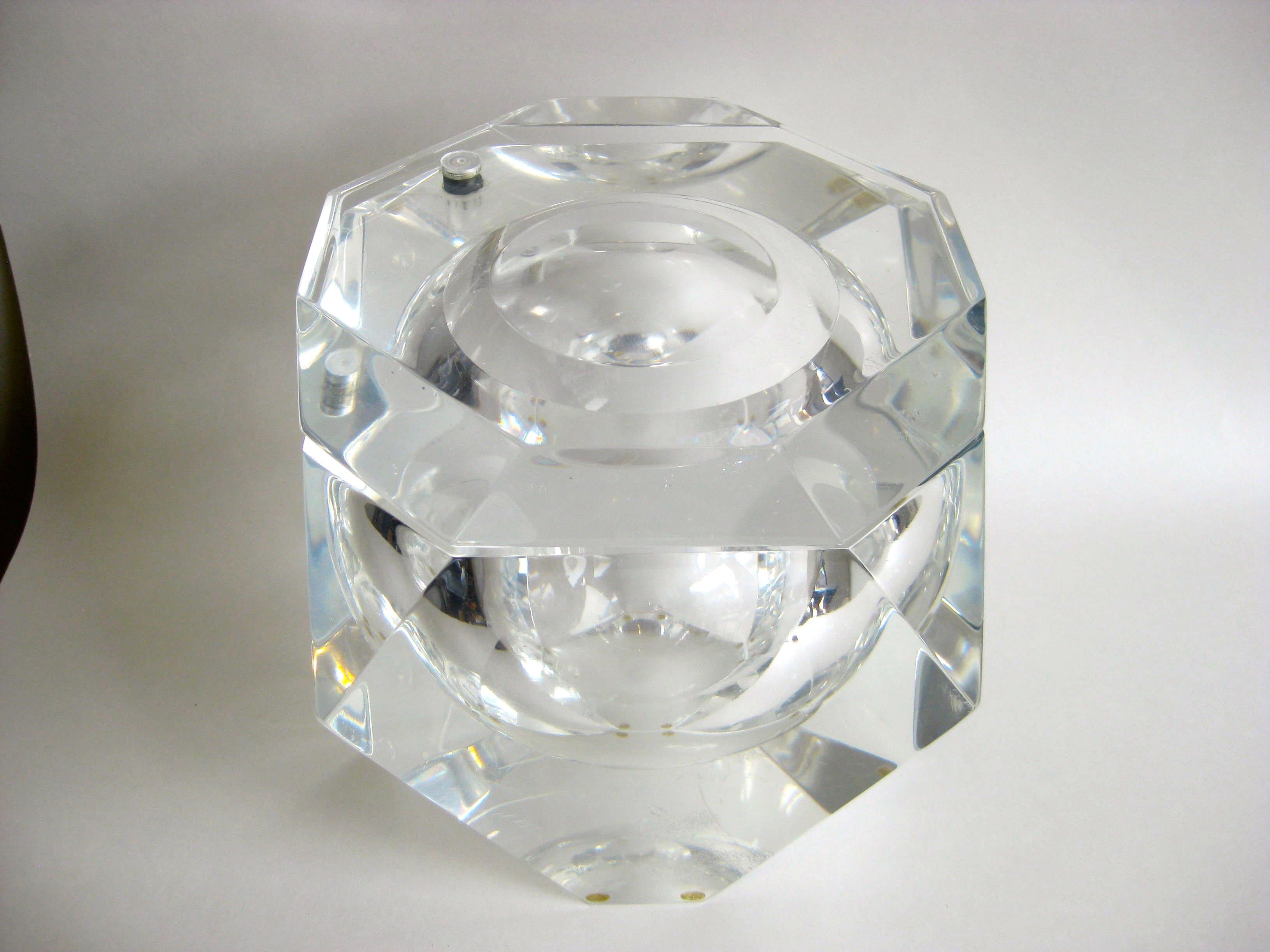 Modernist Alessandro Albrizzi Italian Faceted Lucite Bar Ice Bucket, circa 1970 In Good Condition In San Diego, CA