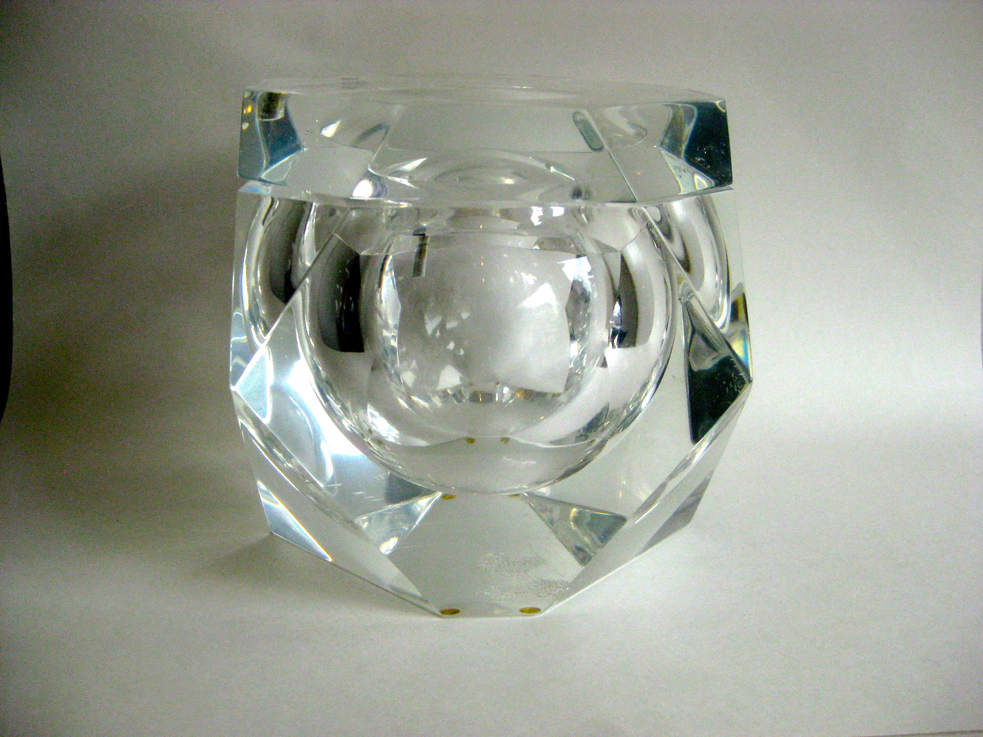 20th Century Modernist Alessandro Albrizzi Italian Faceted Lucite Bar Ice Bucket, circa 1970