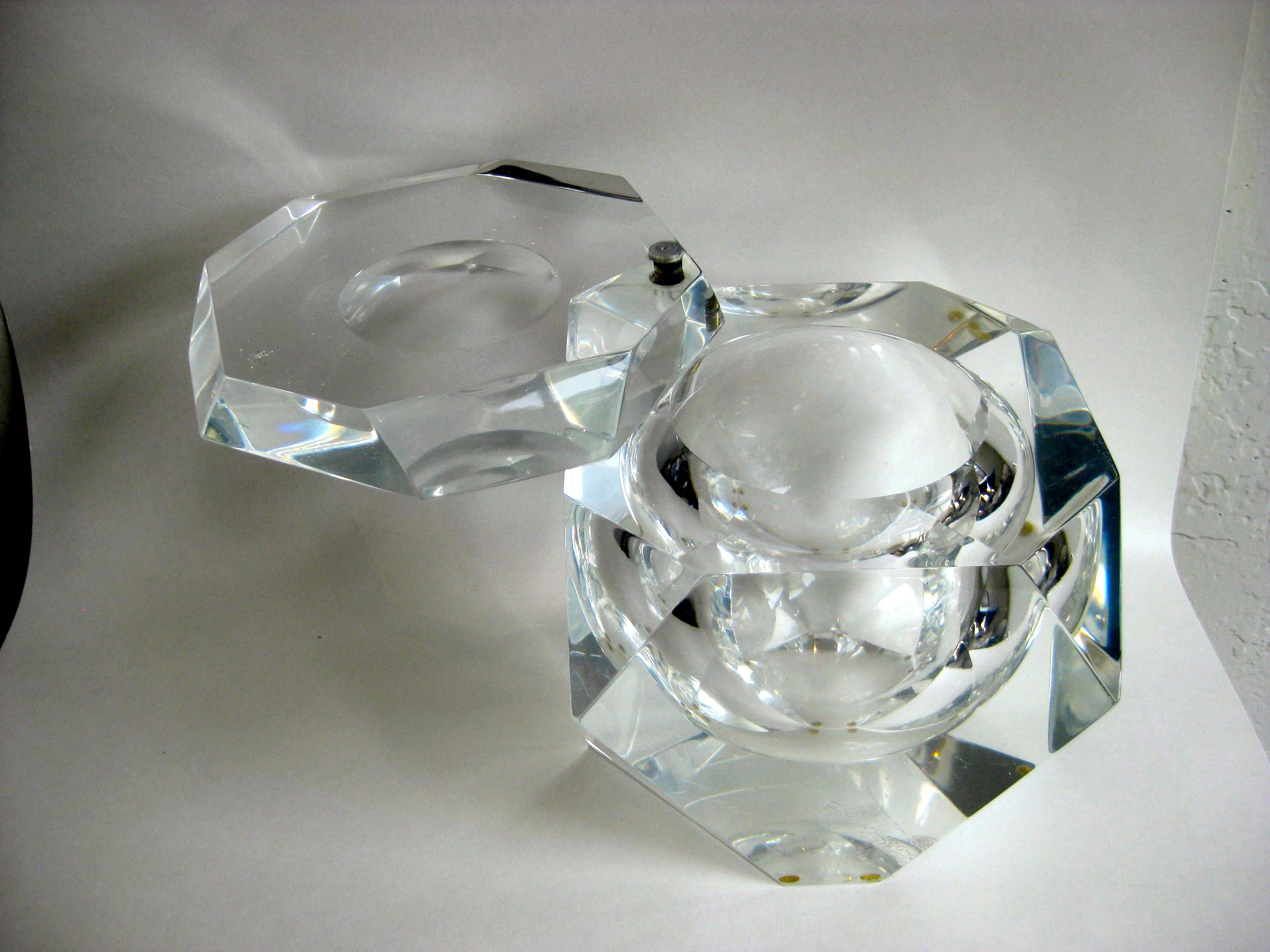 Modernist Alessandro Albrizzi Italian Faceted Lucite Bar Ice Bucket, circa 1970 2