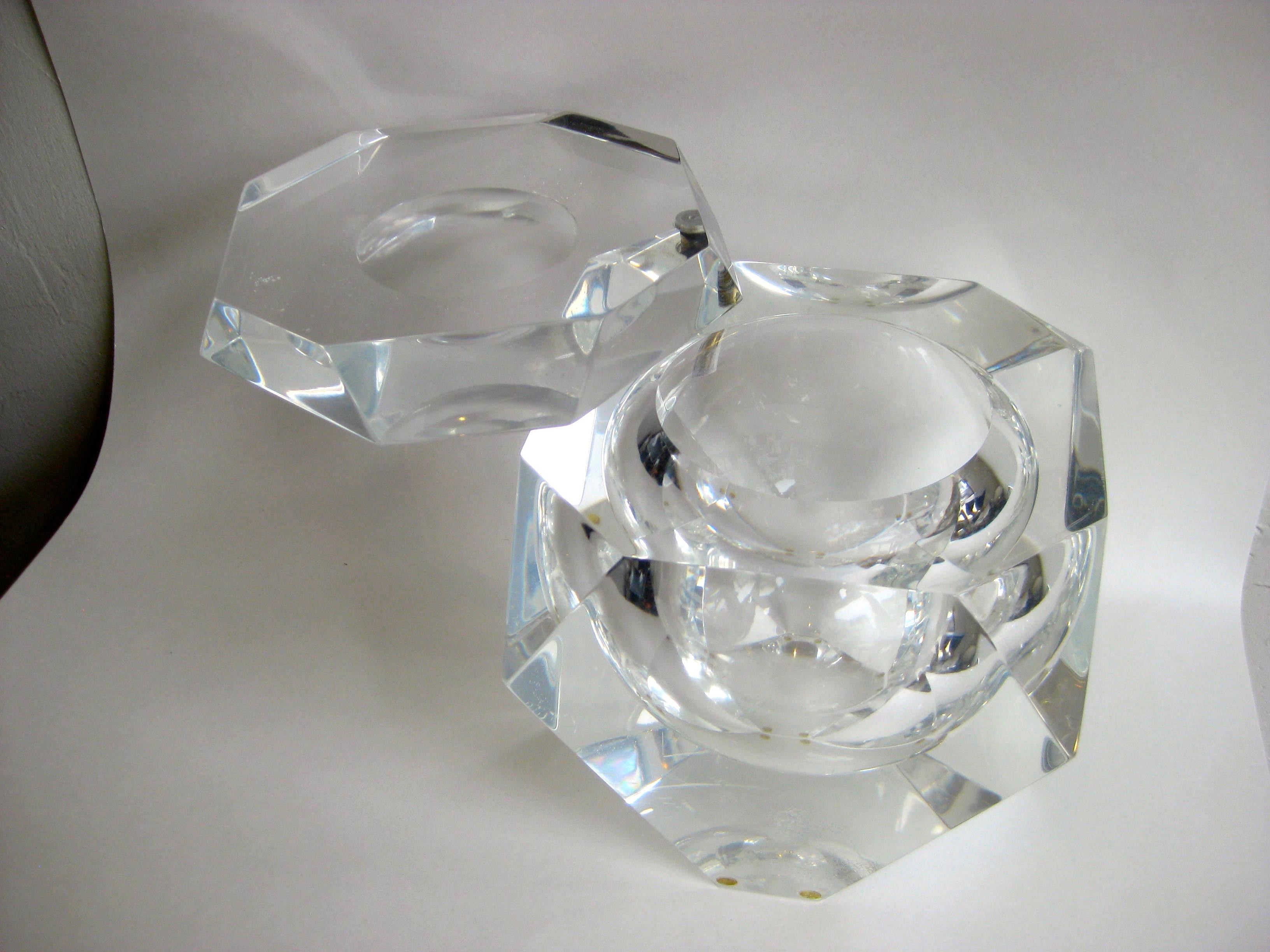 Modernist Alessandro Albrizzi Italian Faceted Lucite Bar Ice Bucket, circa 1970 4