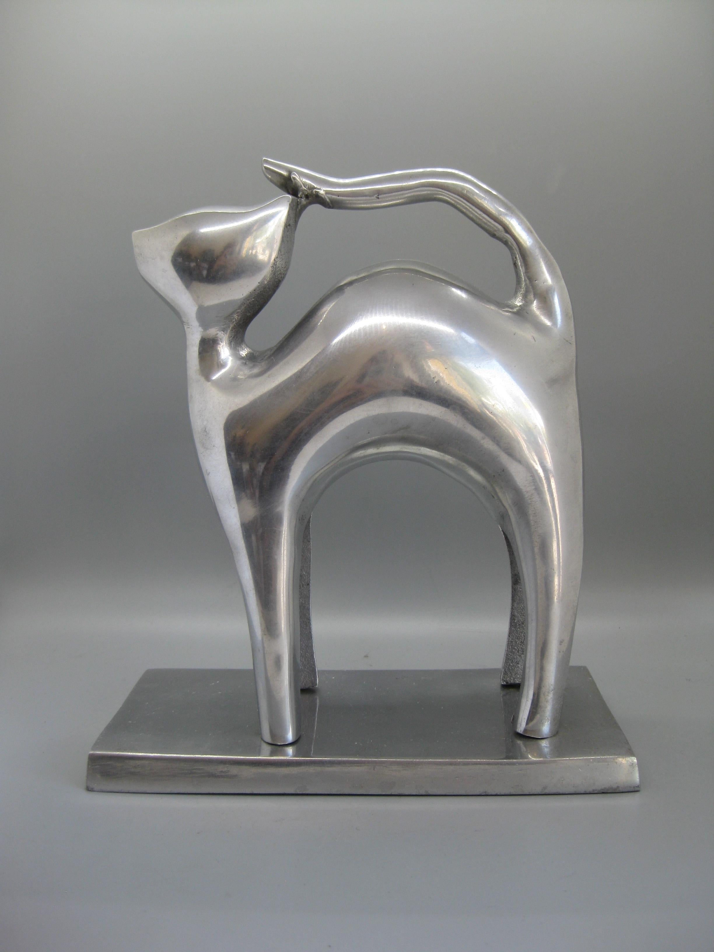 Escultura Figural Abstracta de Aluminio Modernista Gato en venta 3