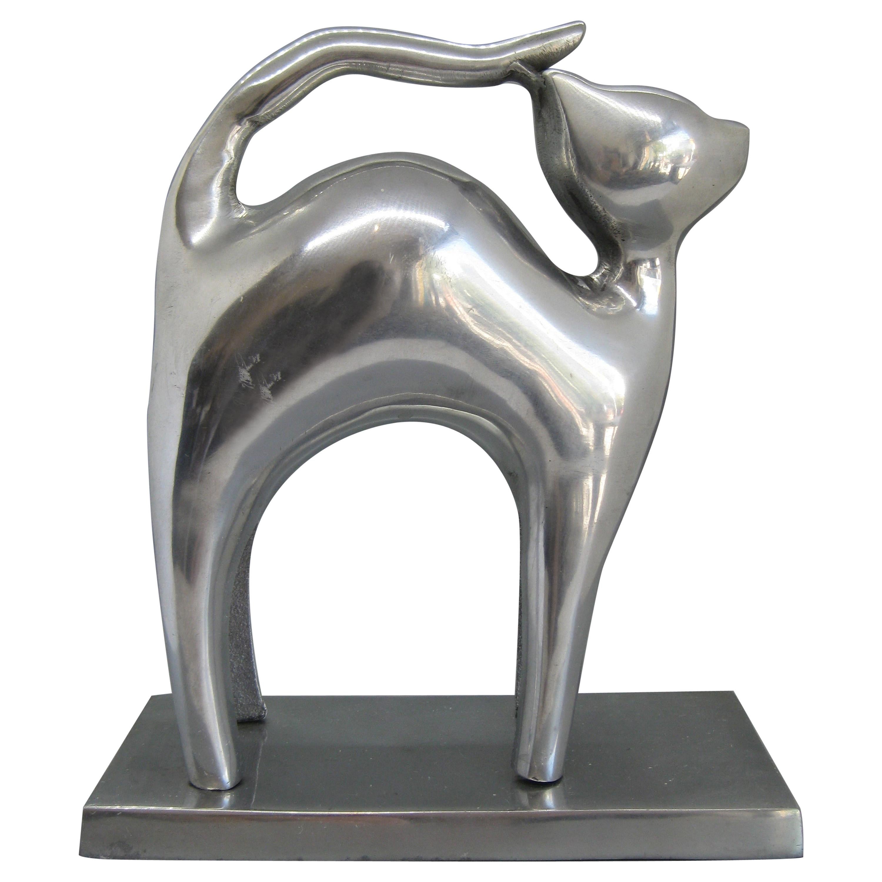 Sculpture figurative abstraite moderniste de chat en aluminium
