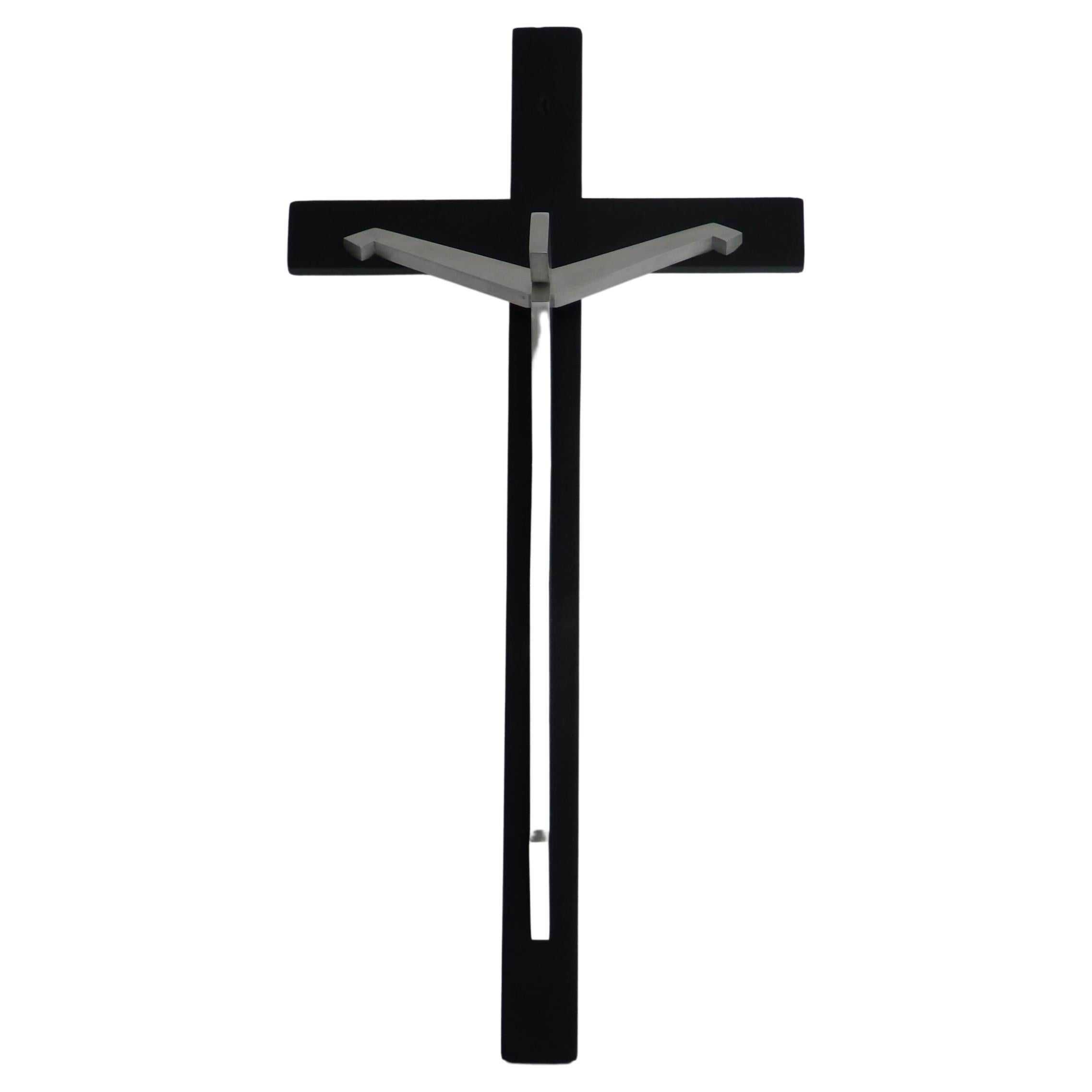 Crucifix moderniste en aluminium avec croix ébénisée
