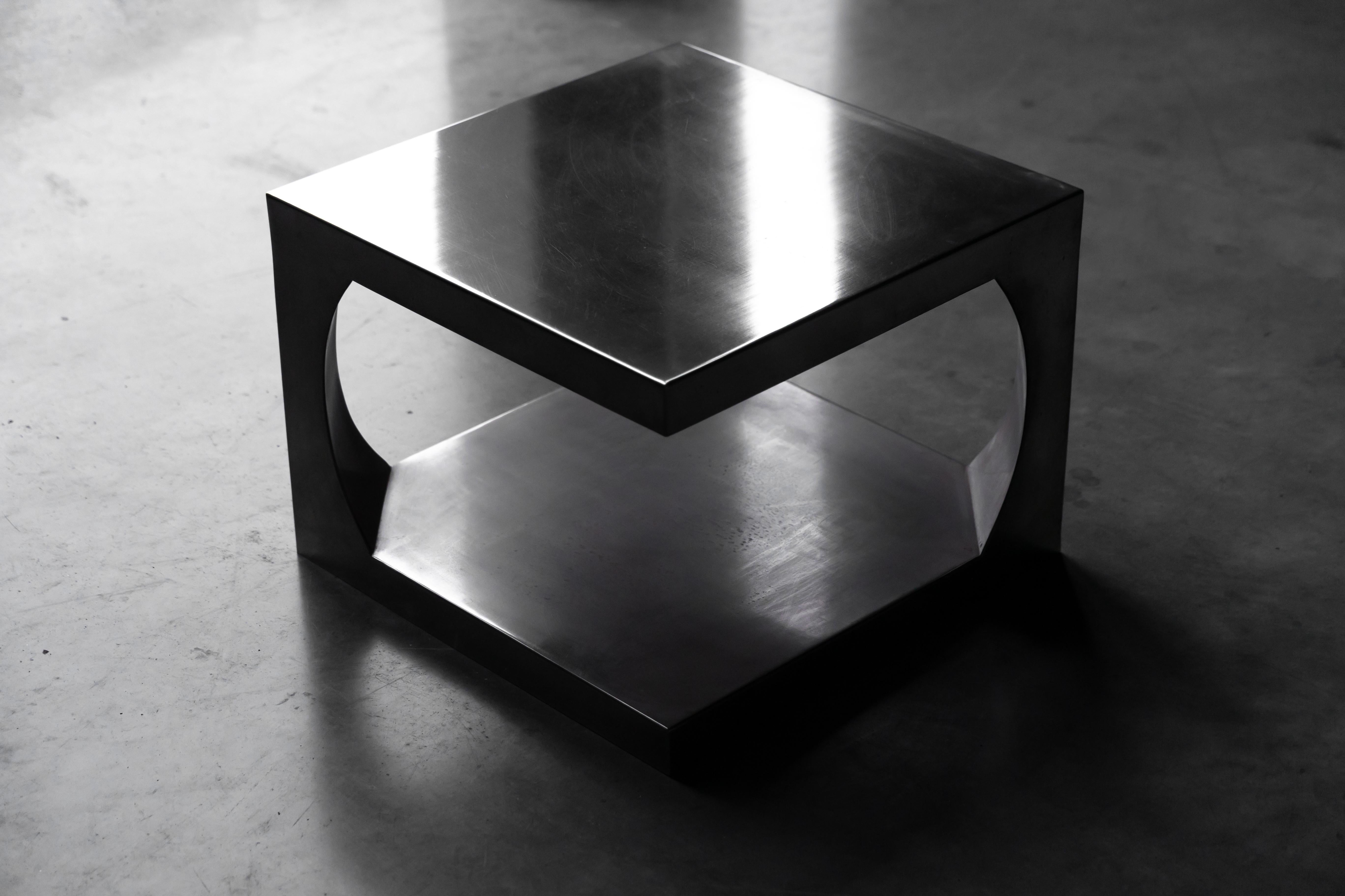 Fin du 20e siècle Modernist Aluminum Side Tables, Italy, 1970s en vente
