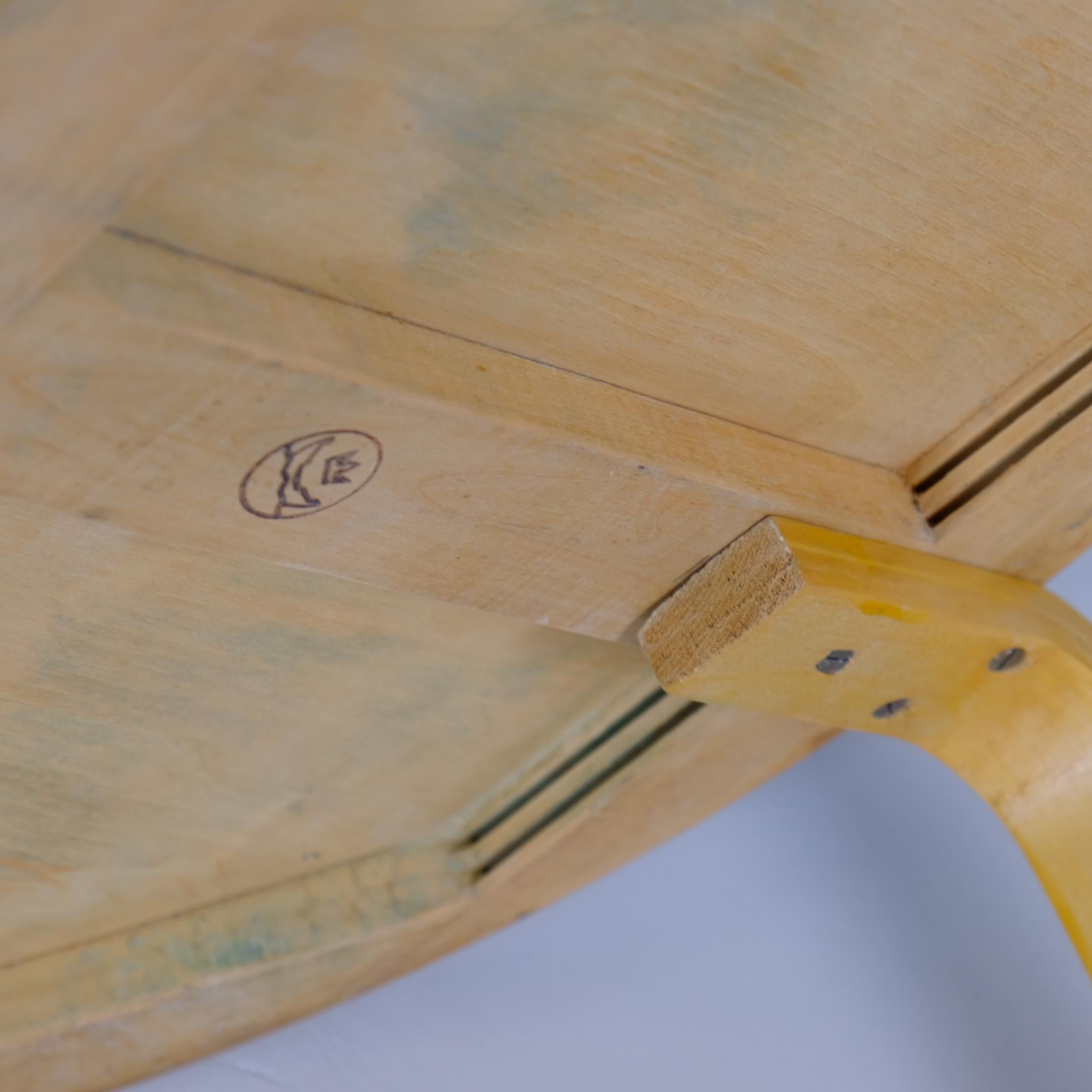 Modernist Alvar Aalto Round Coffee Table Model 72 in Birch for Artek, 1950s For Sale 5