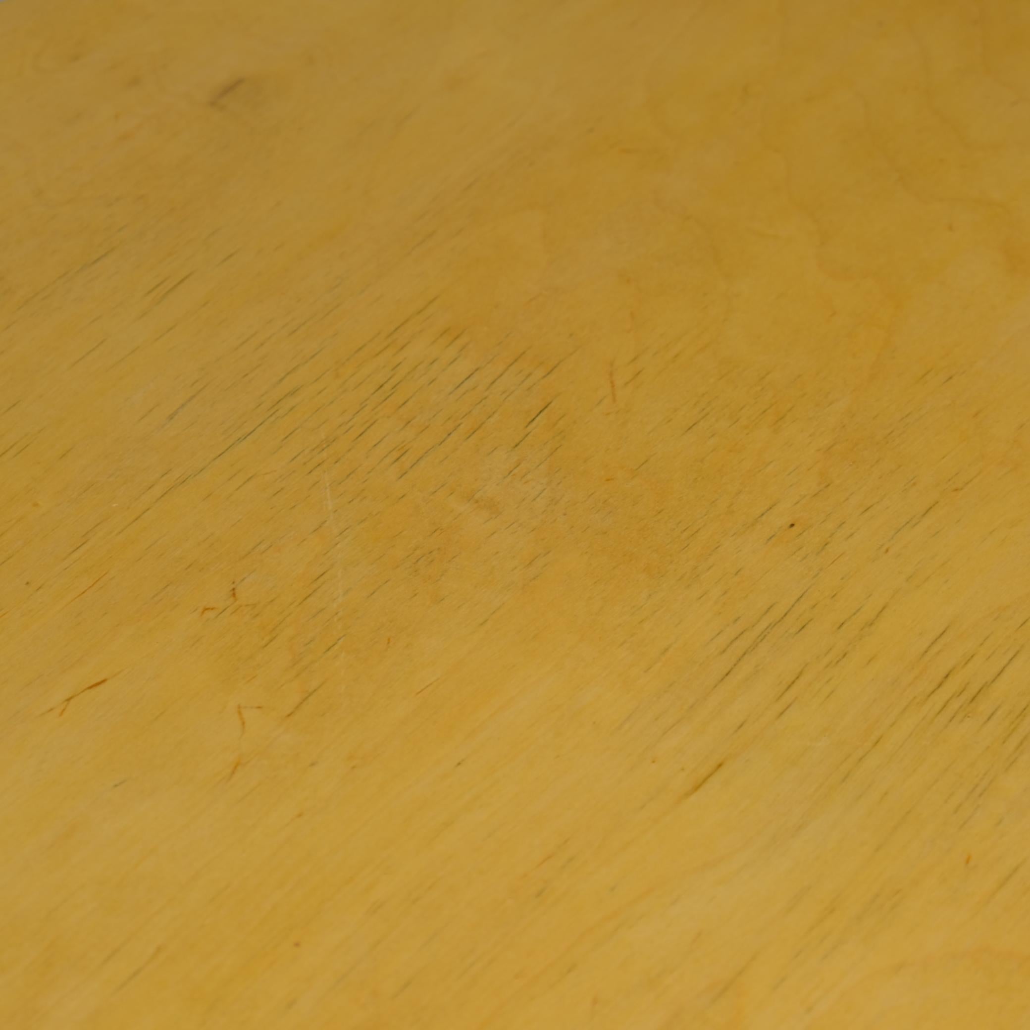 Modernist Alvar Aalto Round Coffee Table Model 72 in Birch for Artek, 1950s For Sale 6