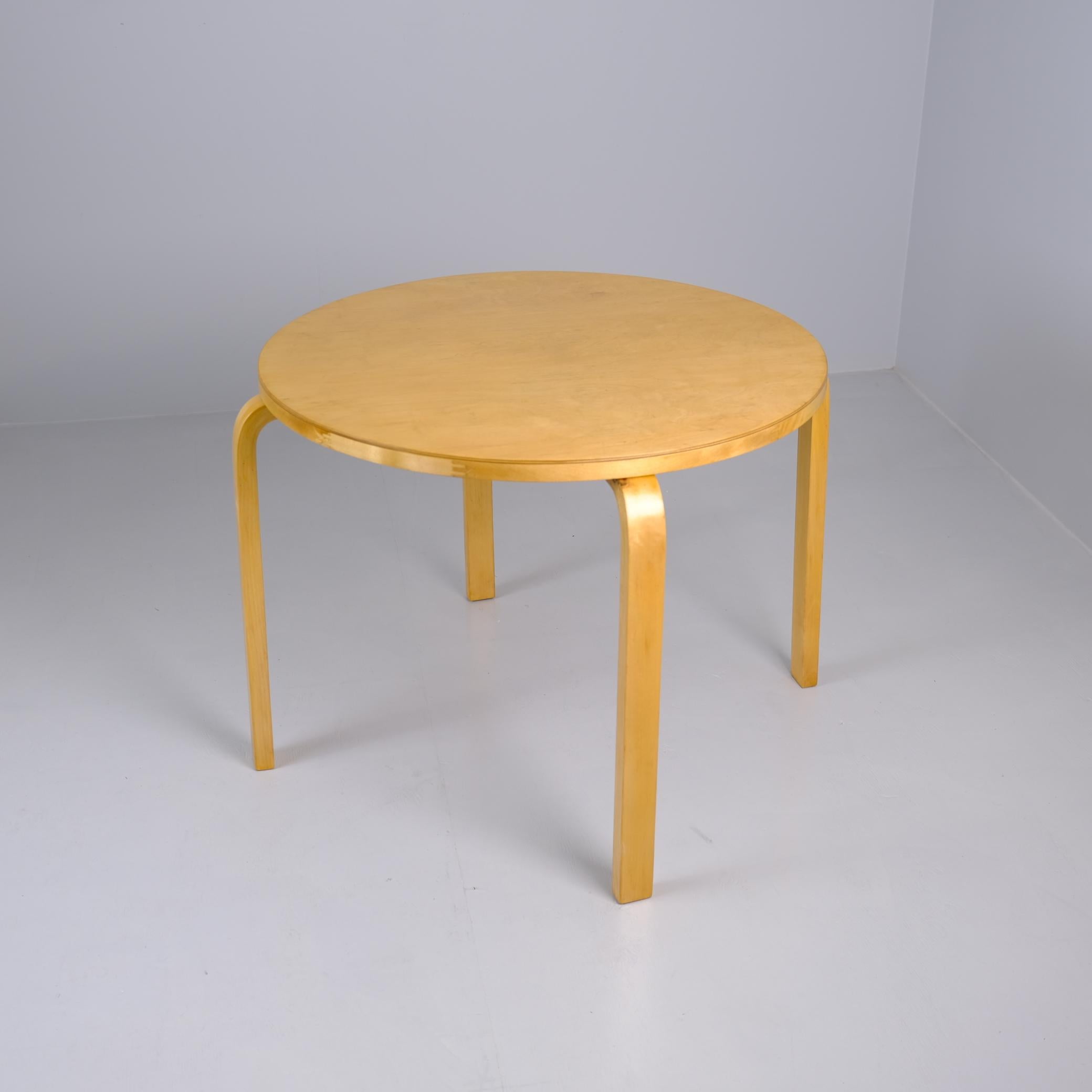 Finnish Modernist Alvar Aalto Round Coffee Table Model 72 in Birch for Artek, 1950s For Sale
