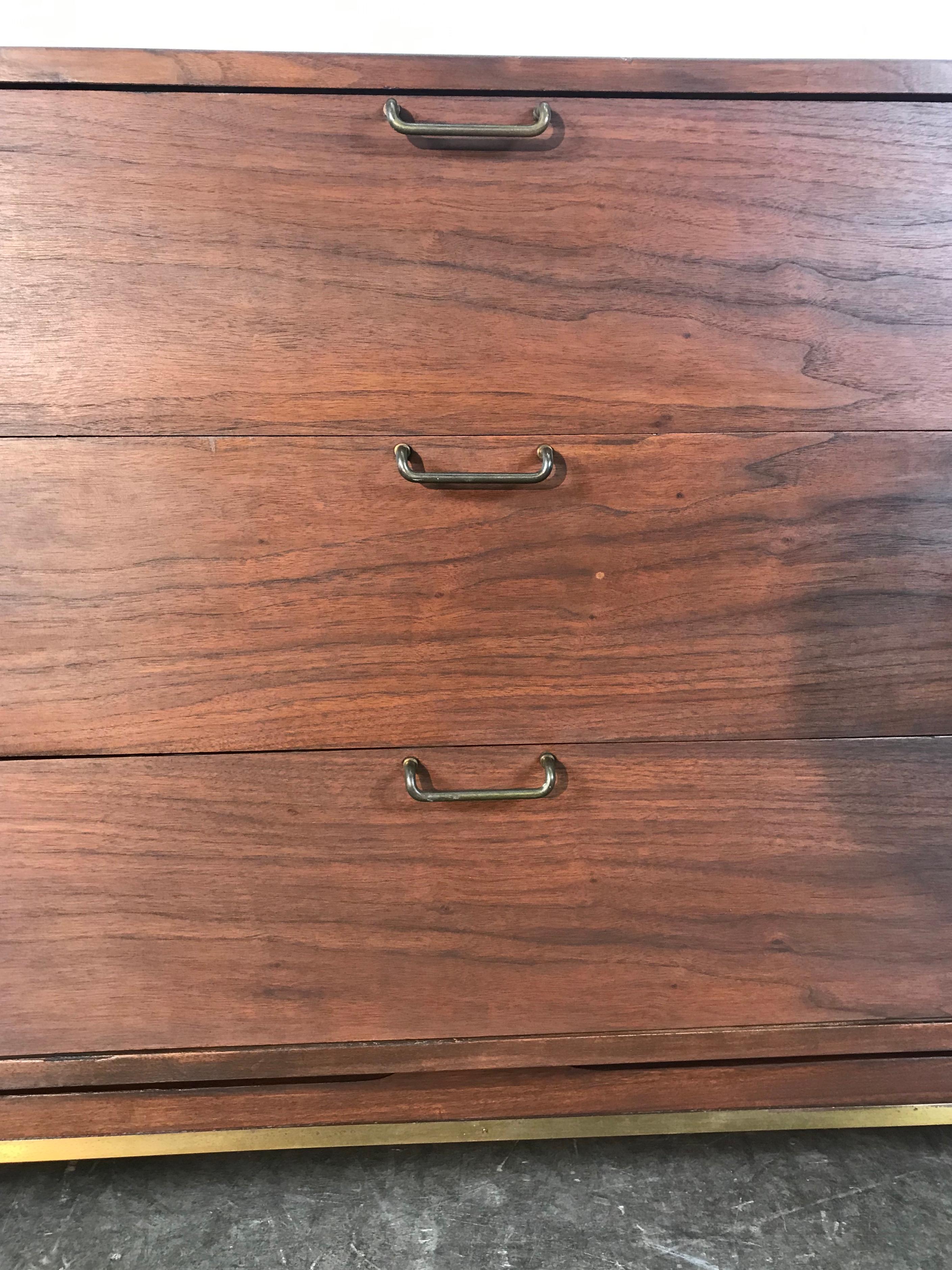 Modernist American of Martinsville Walnut Dresser by Merton Gershun In Good Condition In Buffalo, NY