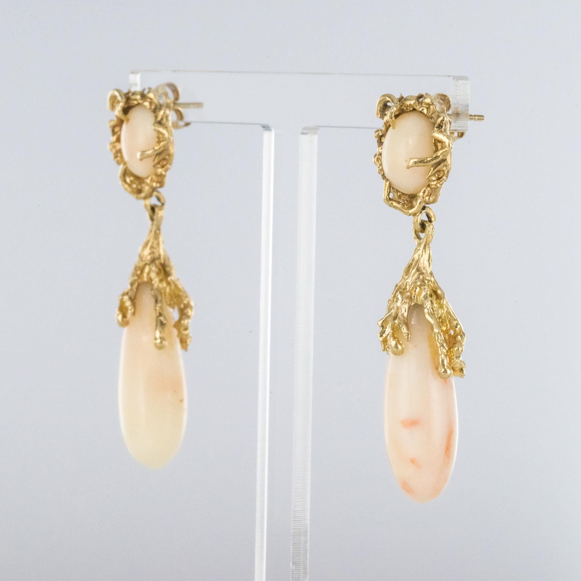 Modernist Angel Skin Coral Yellow Gold Dangle Earrings In Good Condition In Poitiers, FR