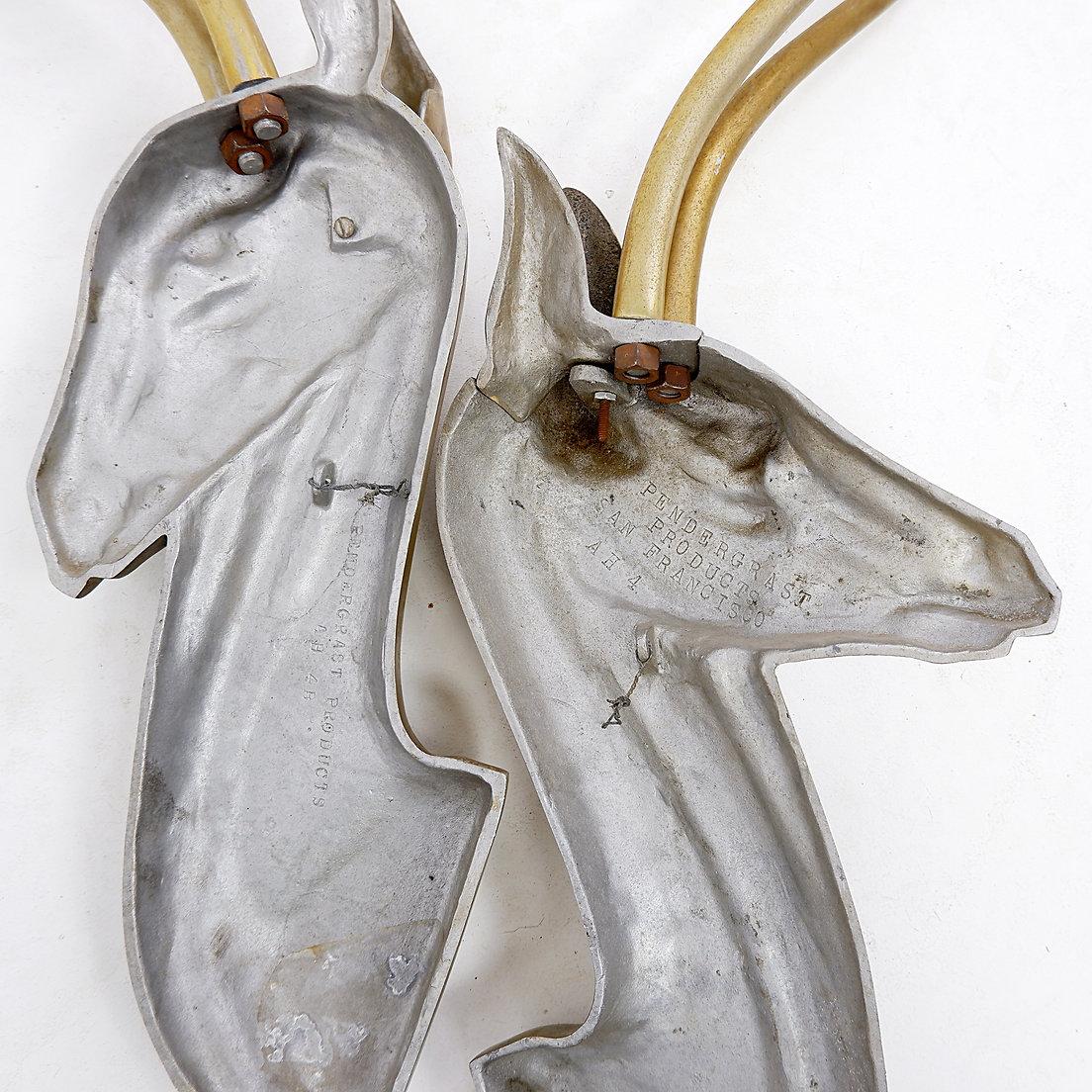 Highly detailed anodized aluminum Gazelle wall sculptures pair designed by Jacques Richard for Pendergast Products.
Wear consistent with age and use.
Modernist Anodized Aluminum Gazelle Wall Sculpture Pair by Pendergast - 1960s
Wall Sculpture -