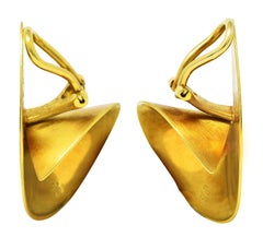 Modernist Antonio Bernardo 18 Karat Yellow Gold Sculptural Ear-Clip Earrings