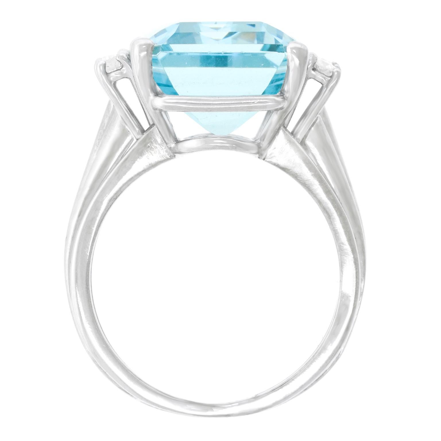 Modernist Aquamarine and Diamond-set White Gold Ring For Sale 4