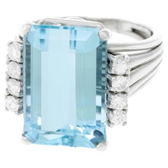 Aquamarine and Diamond White Gold Ring For Sale at 1stDibs