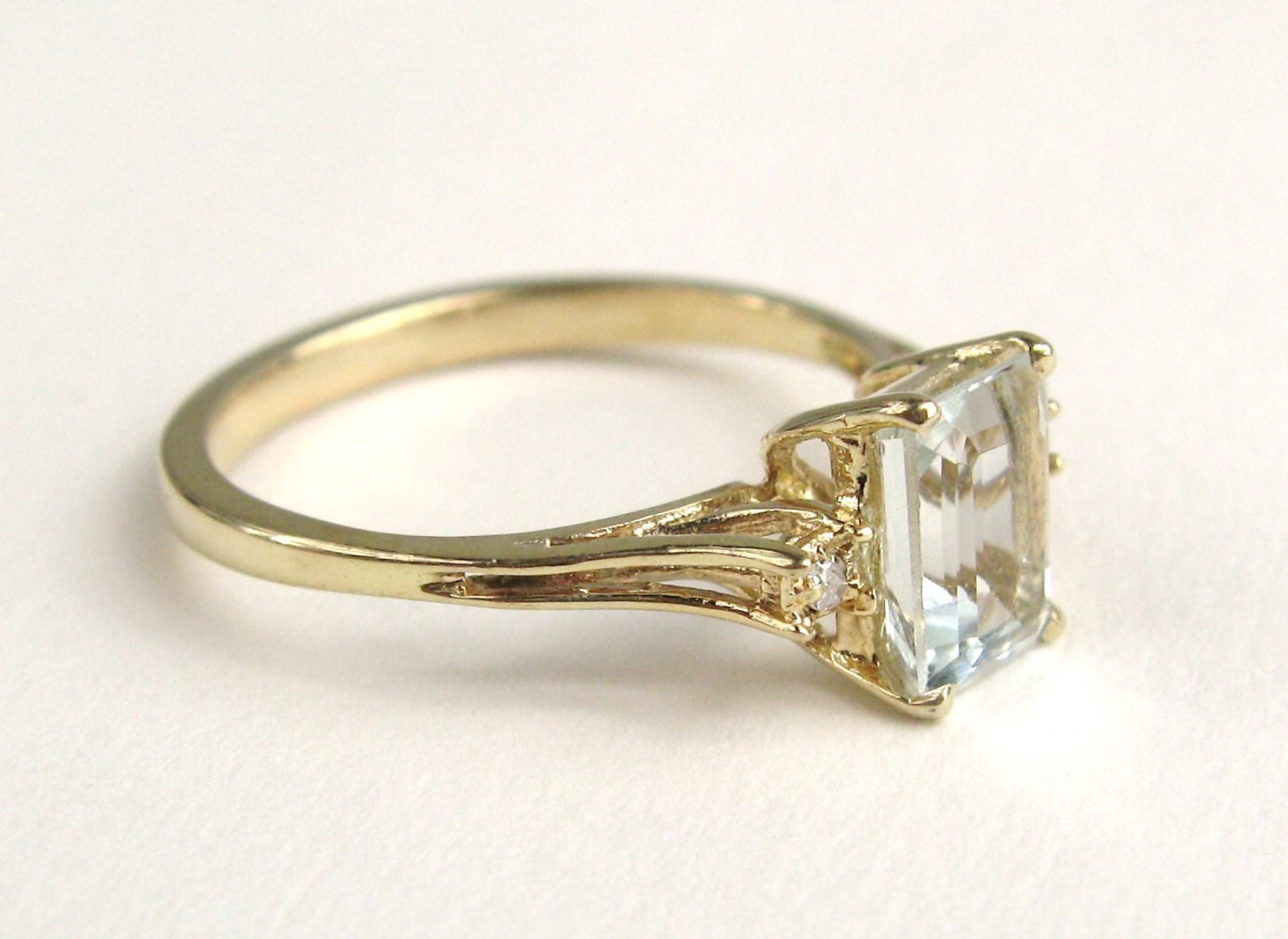 Women's Modernist Aquamarine Diamond Ring 14 Karat For Sale