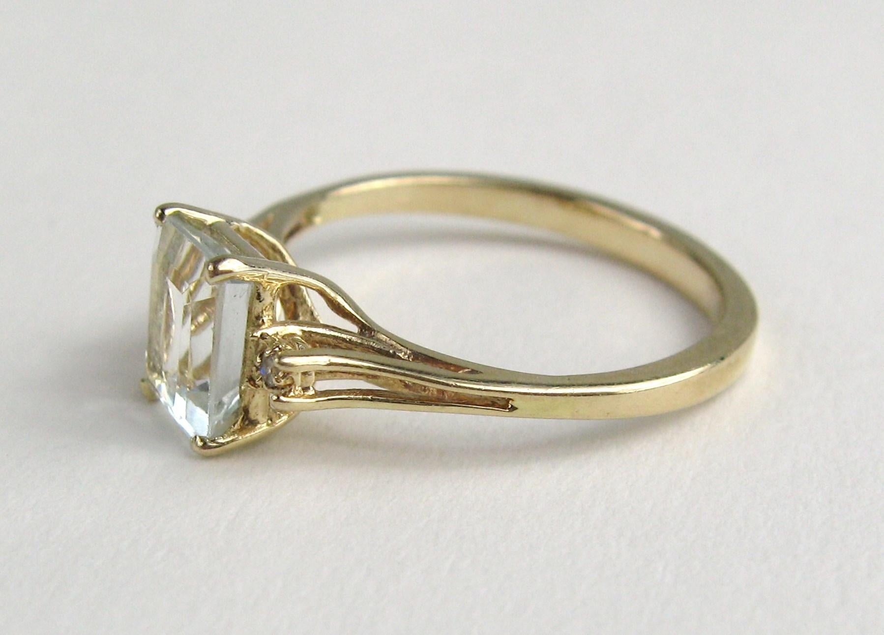 Modernistischer Aquamarin-Diamant-Ring 14 Karat im Angebot 2