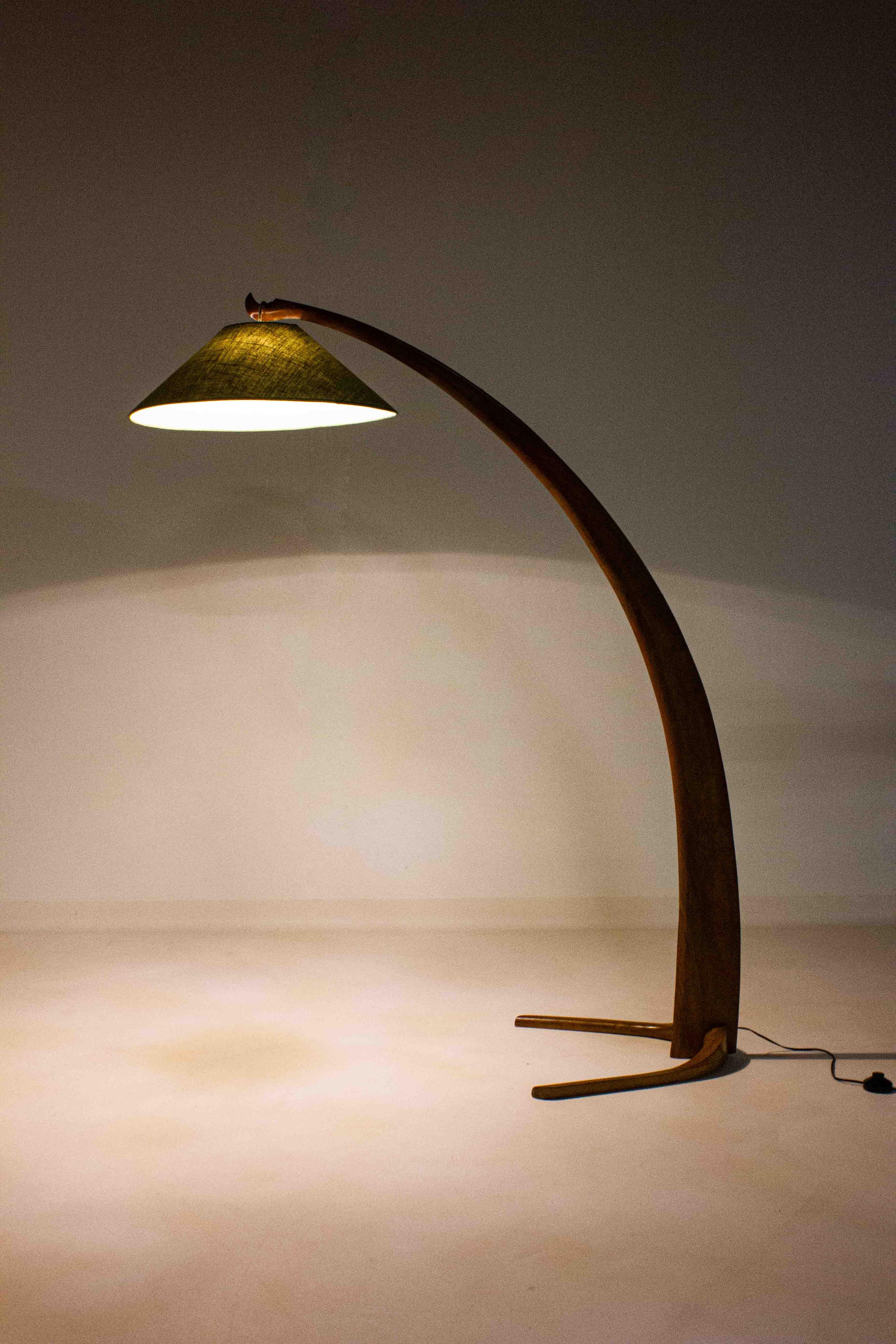 Mid-Century Modern Modernist 'Arc' floor lamp in walnut, Italy 1950s