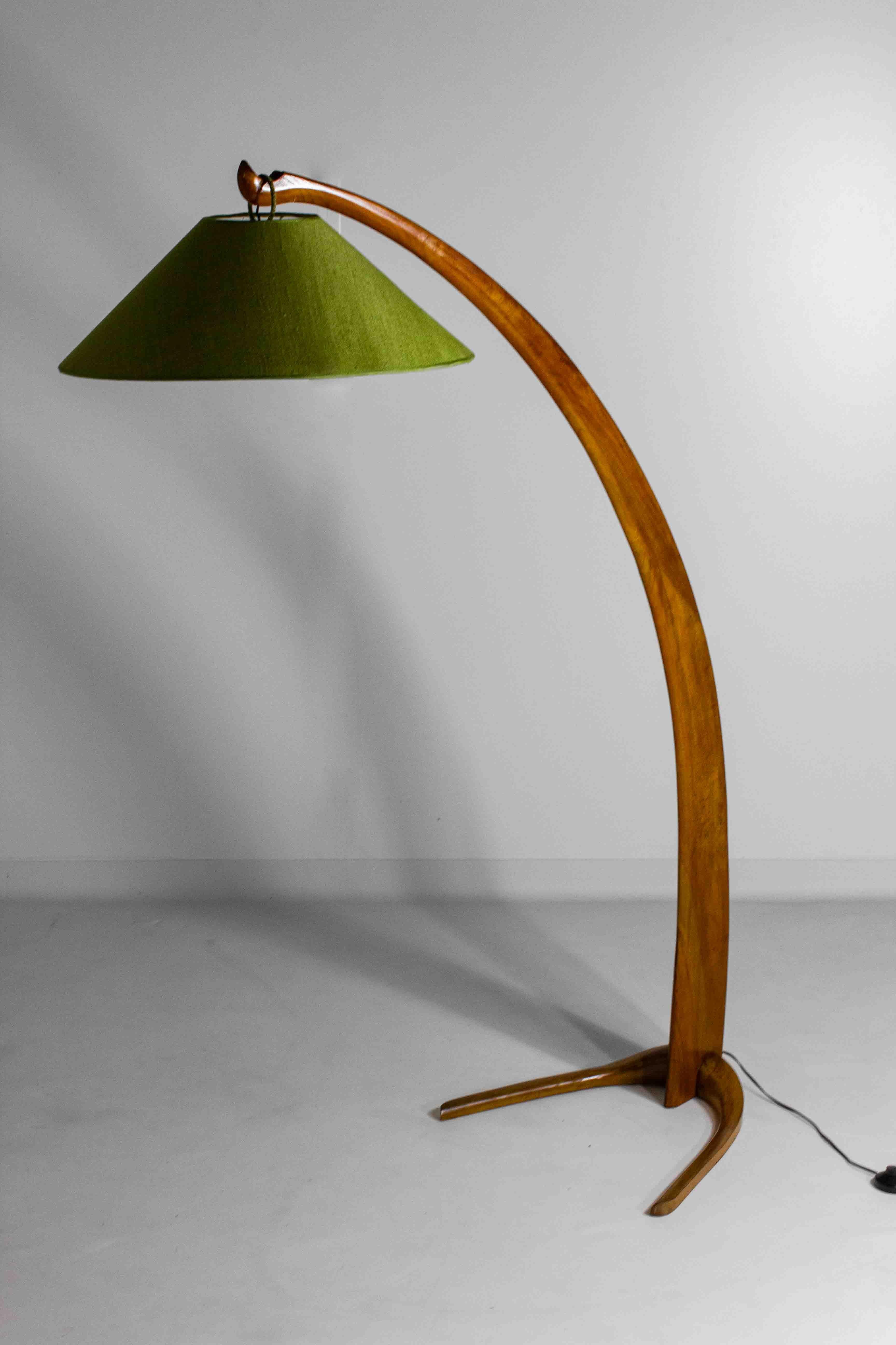 Modernist 'Arc' floor lamp in walnut, Italy 1950s 2