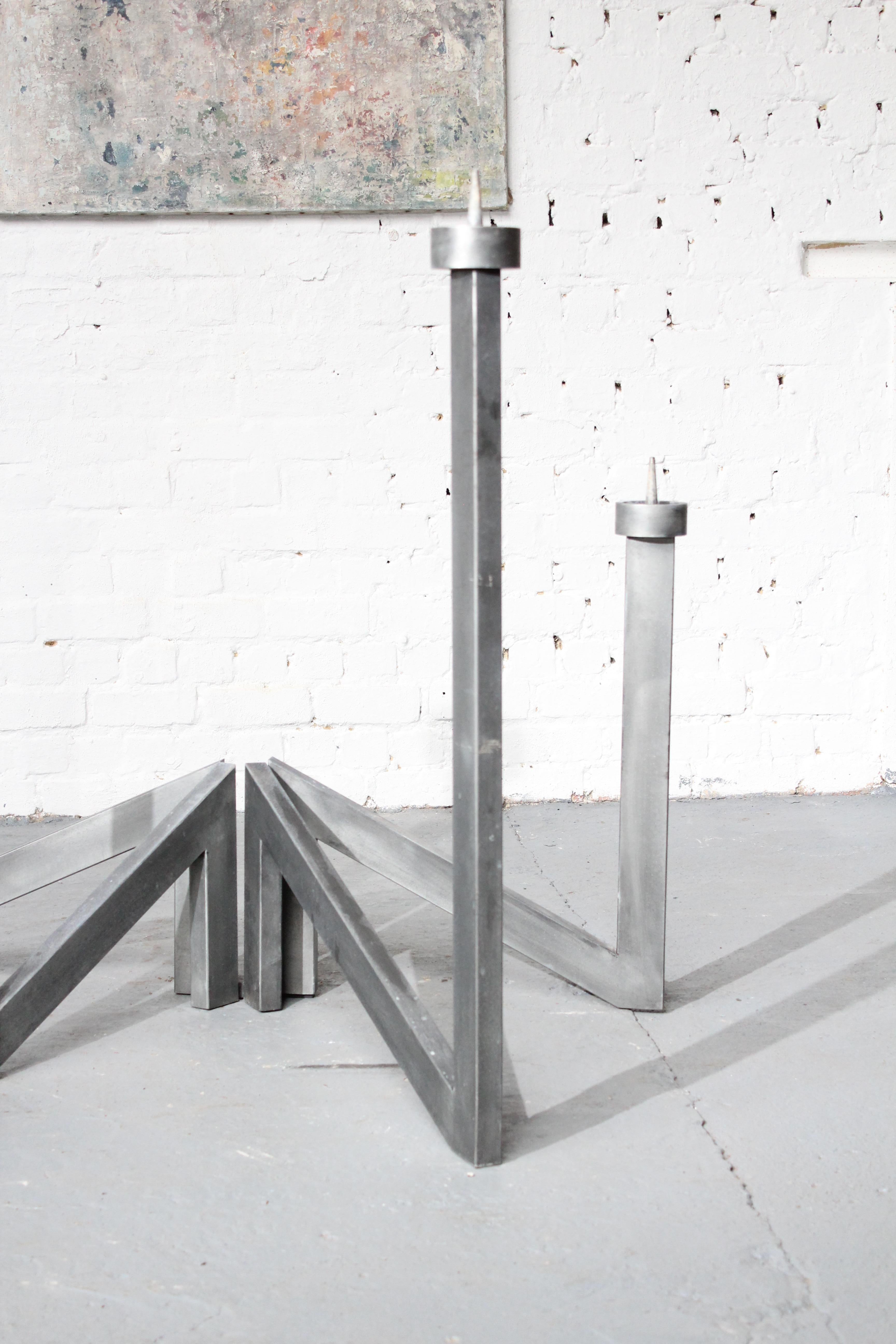 Candelabro arquitectónico modernista de Roger Bonduel Metal en venta