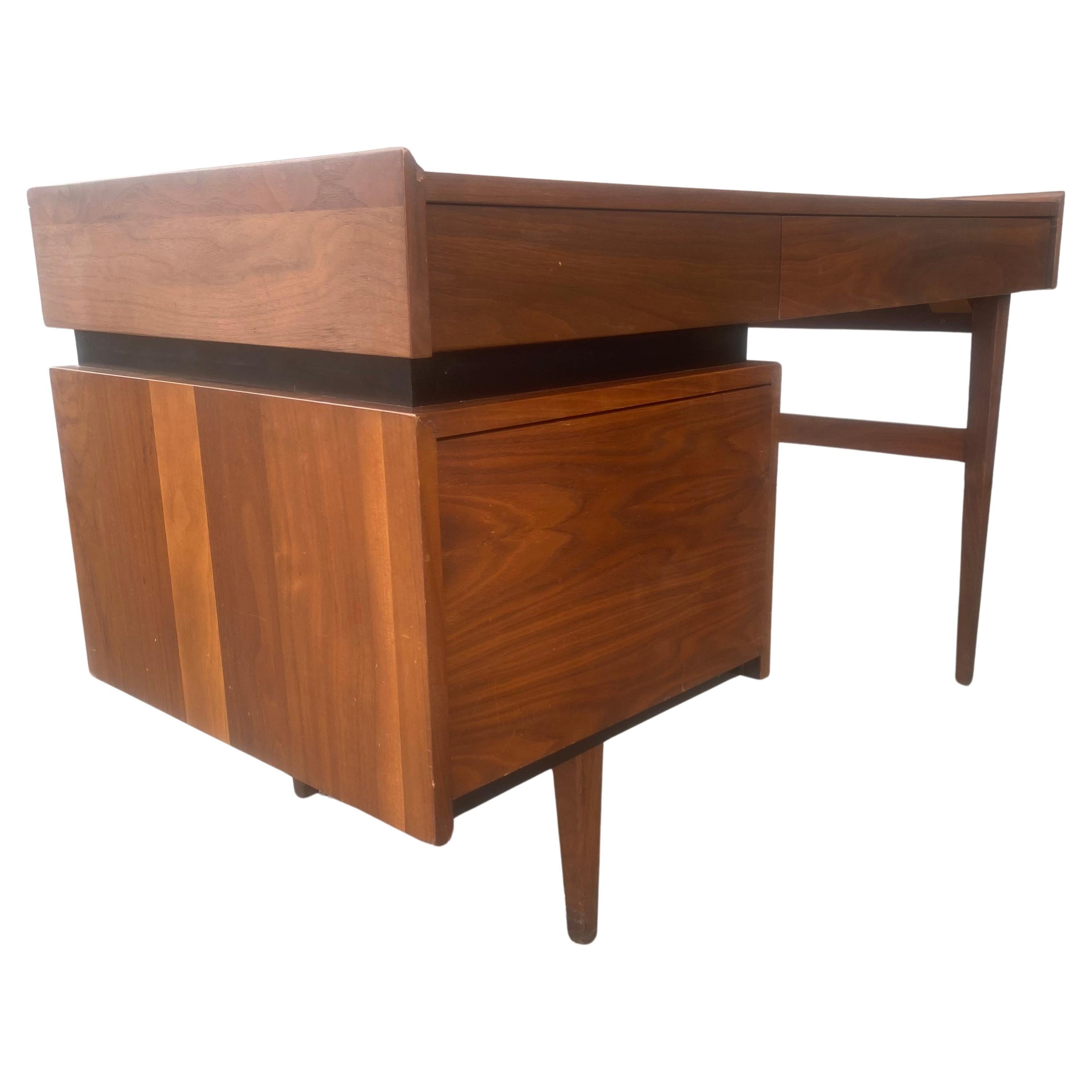 Modernist Architectural Walnut Desk designed by Merton Gershun for Dillingham For Sale