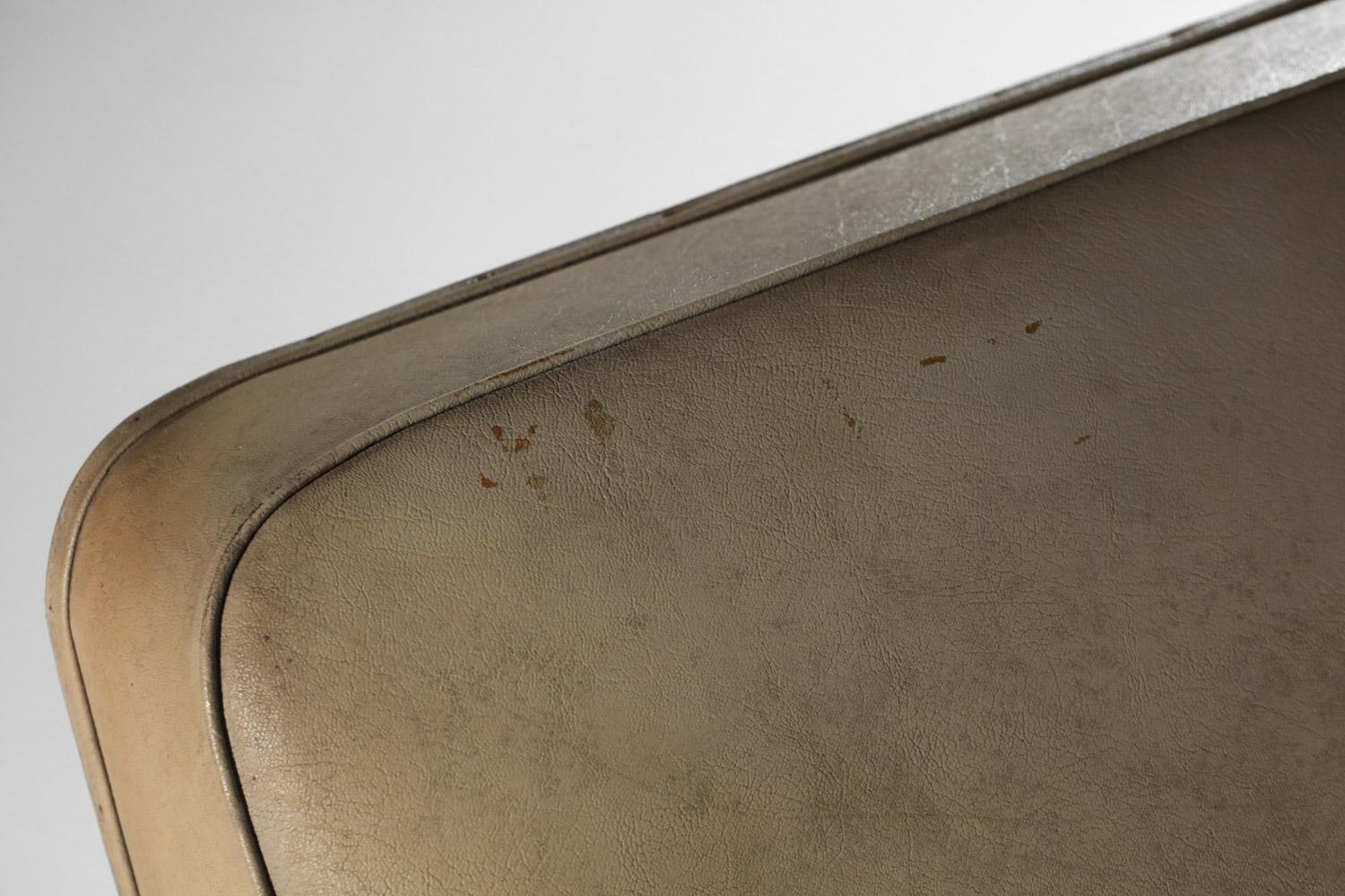 Modernist armchair in chromed steel tube and imitation leather from the 40's For Sale 11