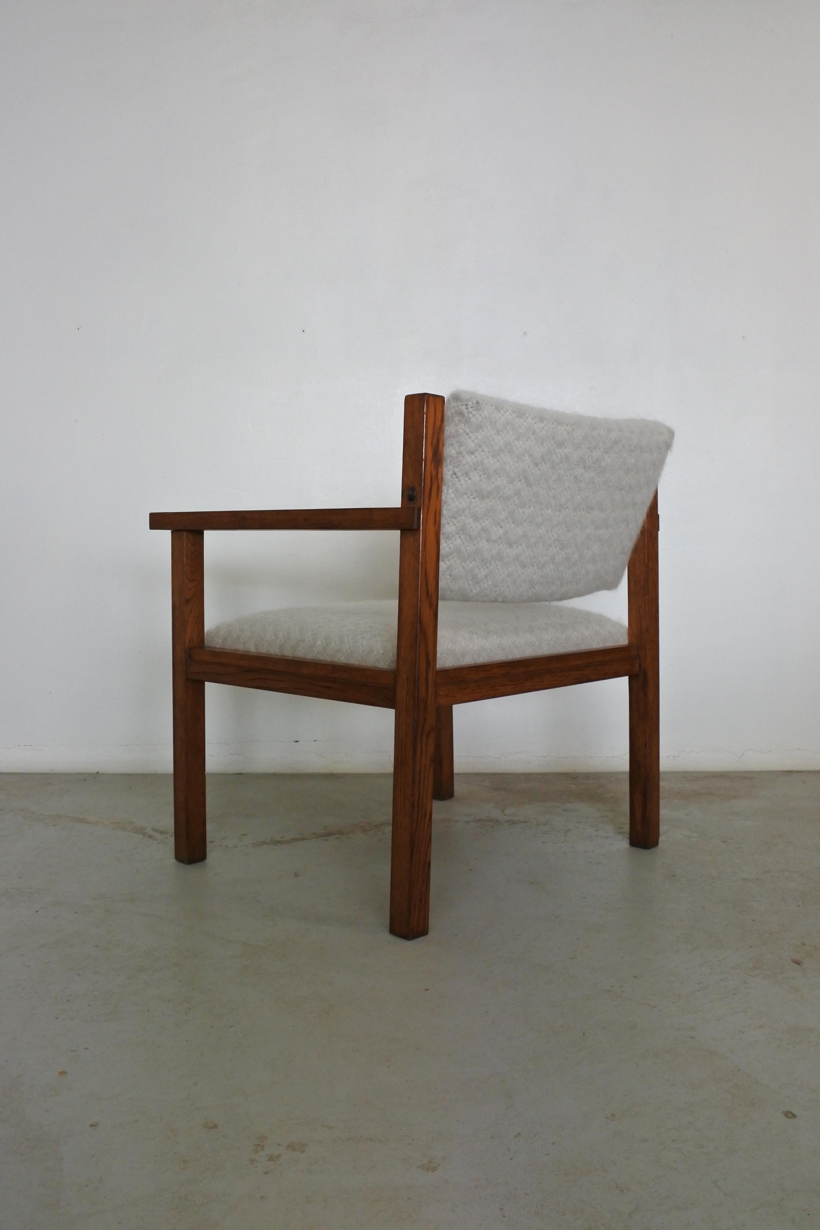 Fauteuil moderniste en chêne et bois de chêne, France, années 1940 en vente 1