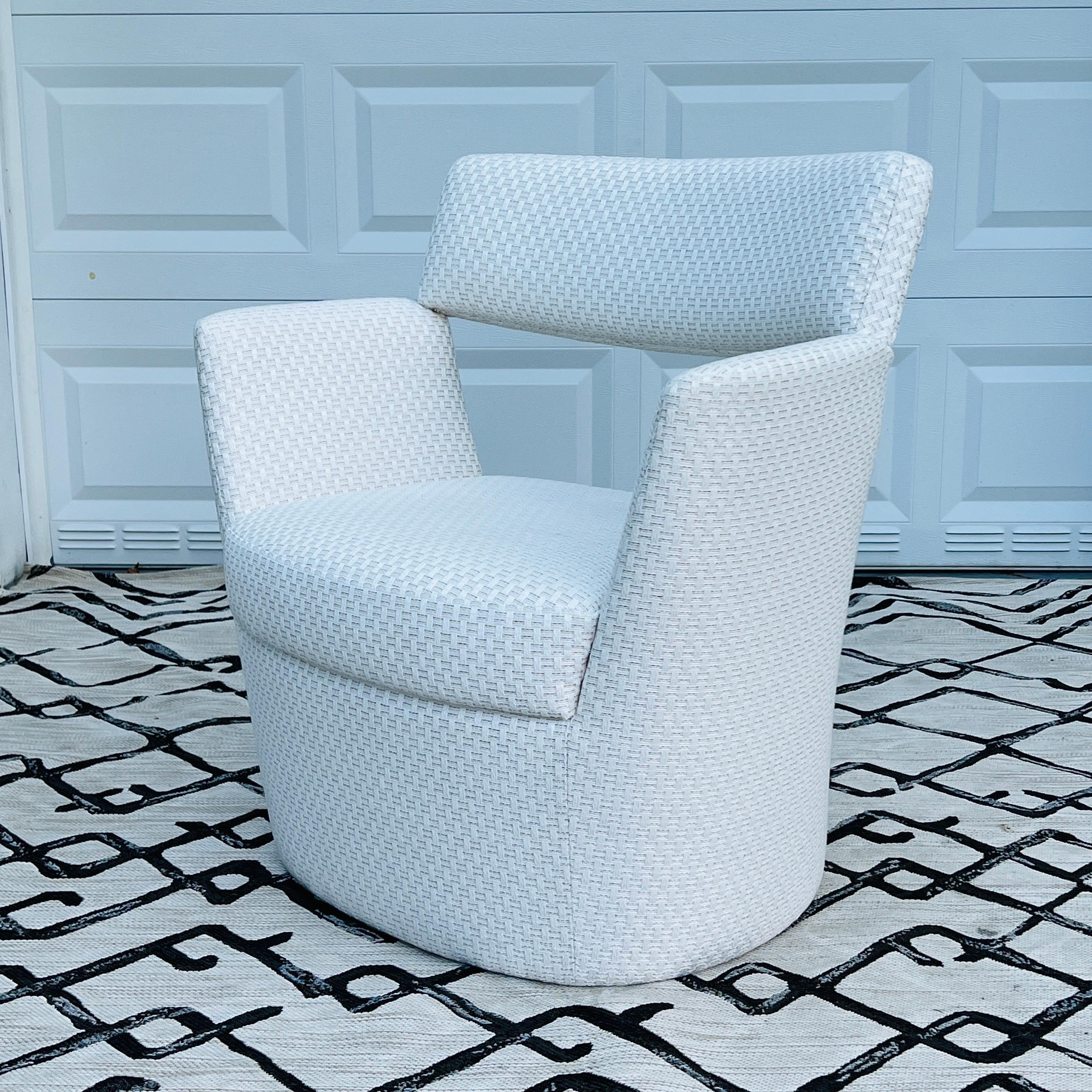Modernistischer Sessel aus geflochtenem Outdoor-Stoff von Pierre Frey im Angebot 2