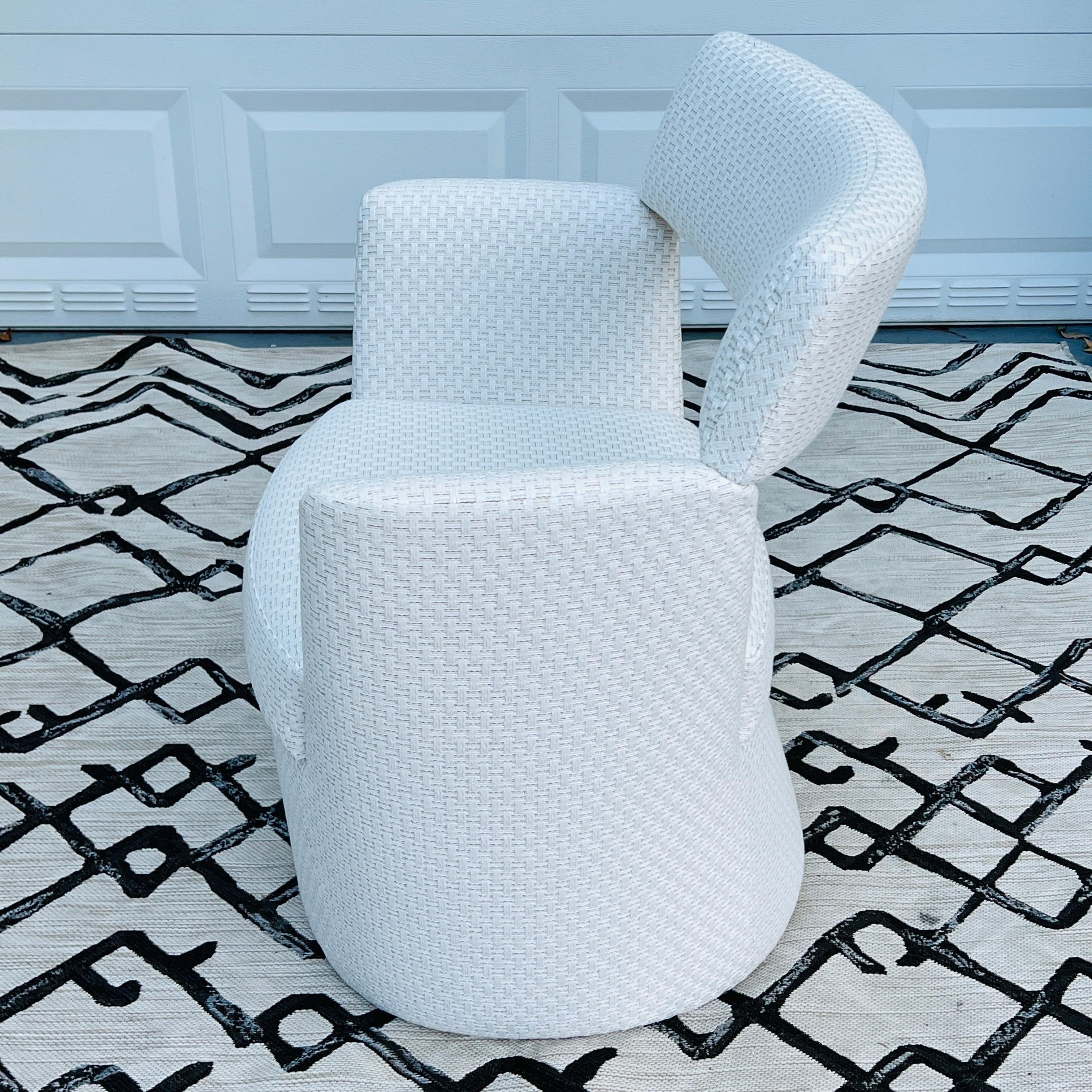 Modernistischer Sessel aus geflochtenem Outdoor-Stoff von Pierre Frey im Angebot 3