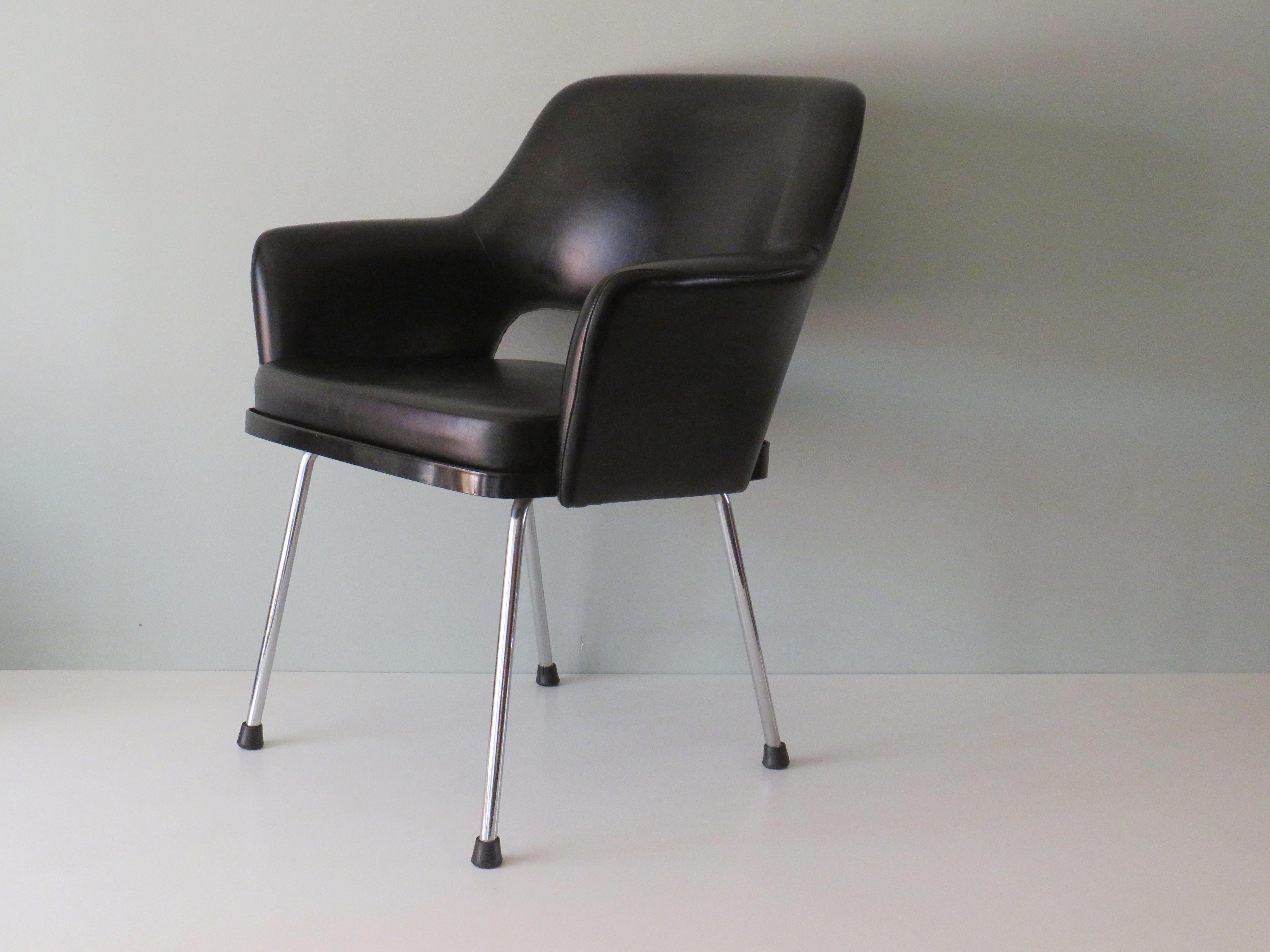 Modernist Armrest Chair, Chrome and Skai, Belgium 1960s In Good Condition For Sale In Herentals, BE